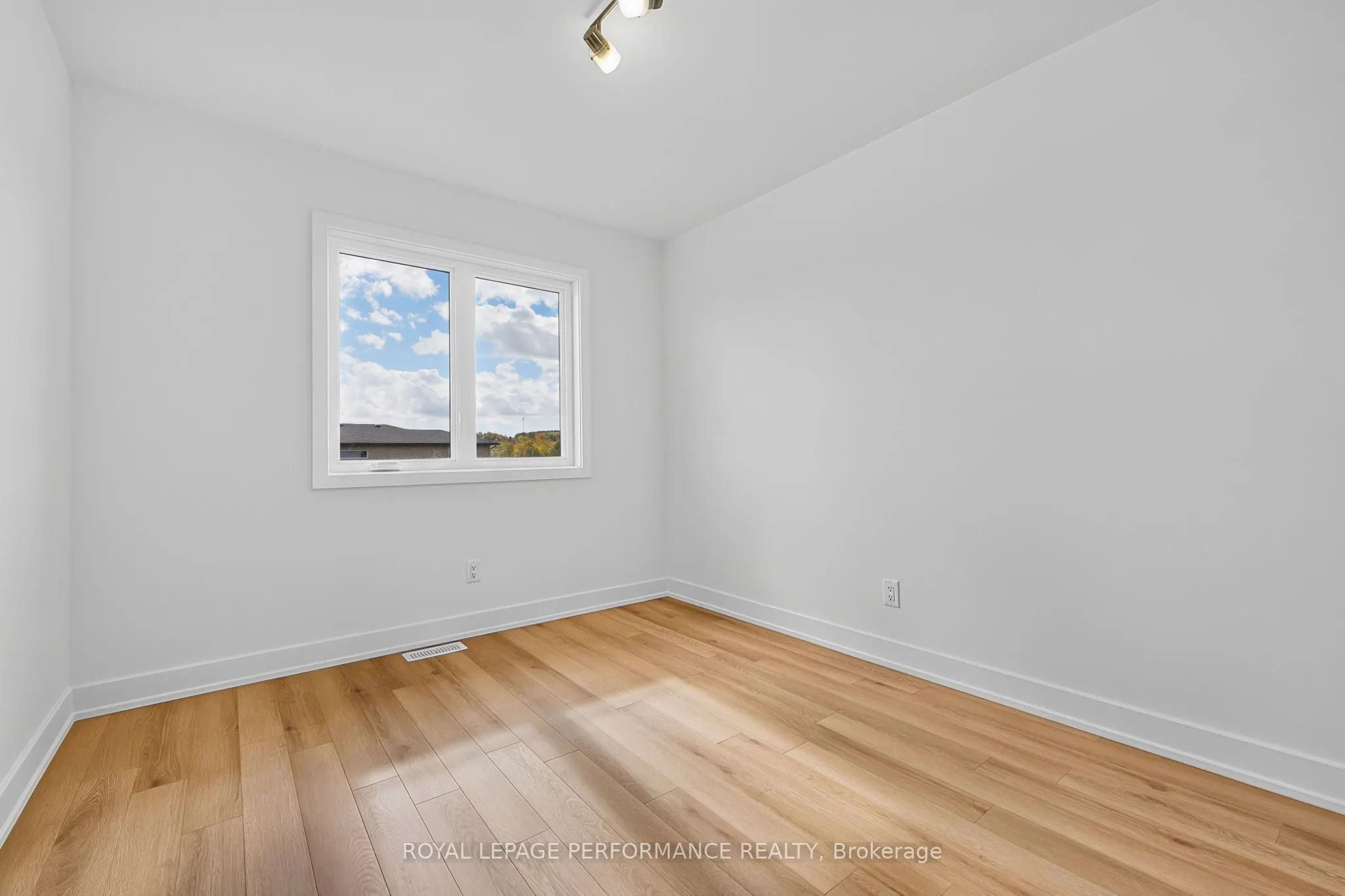 2400 Gray Crescent