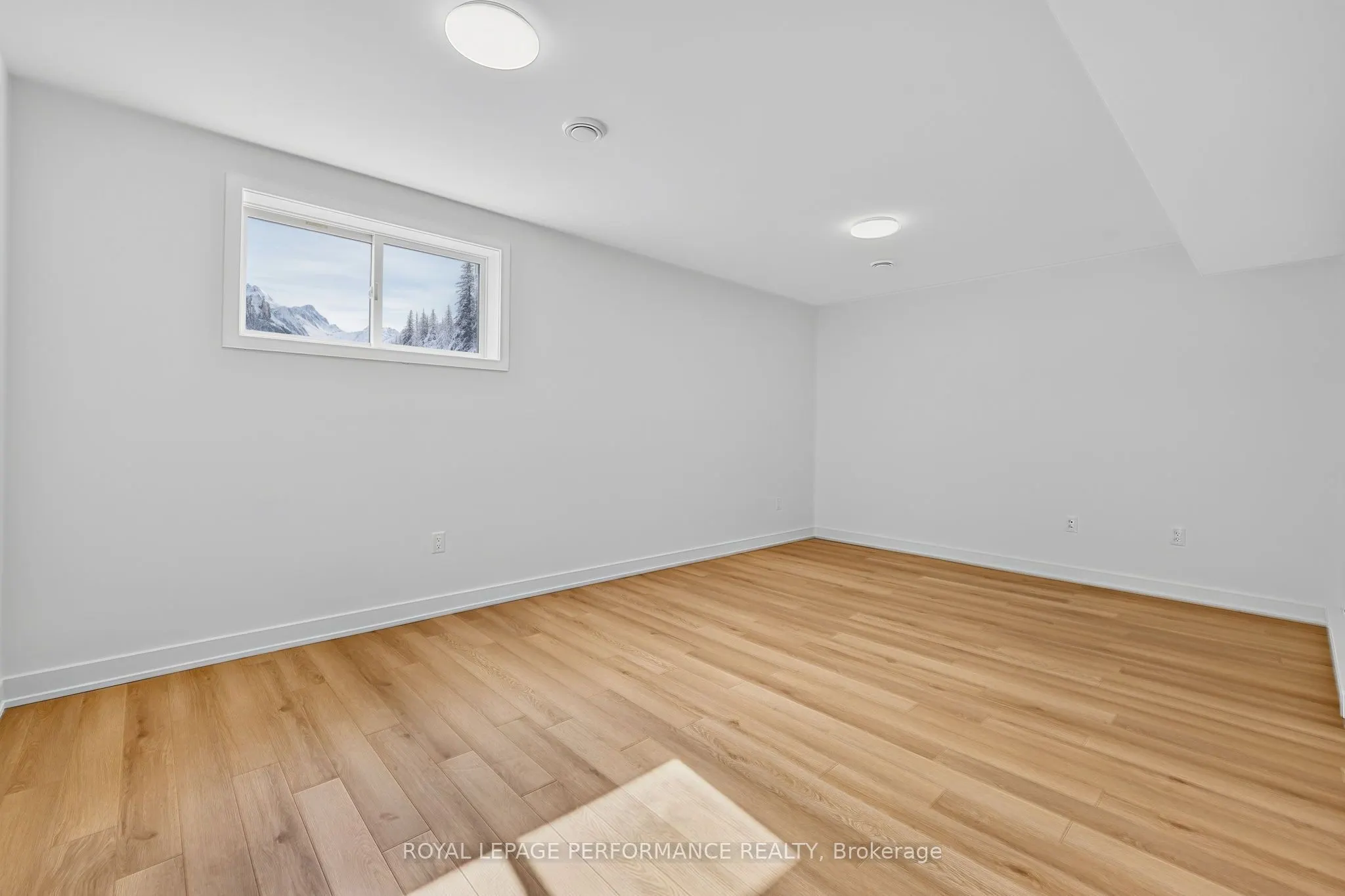 2400 Gray Crescent
