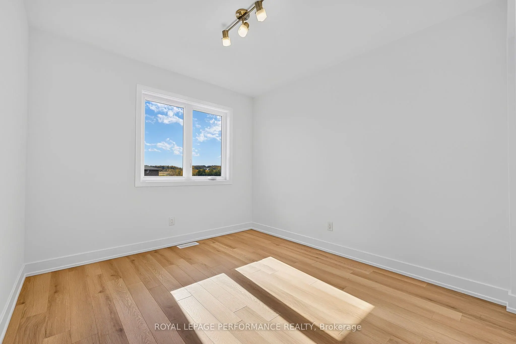 2400 Gray Crescent