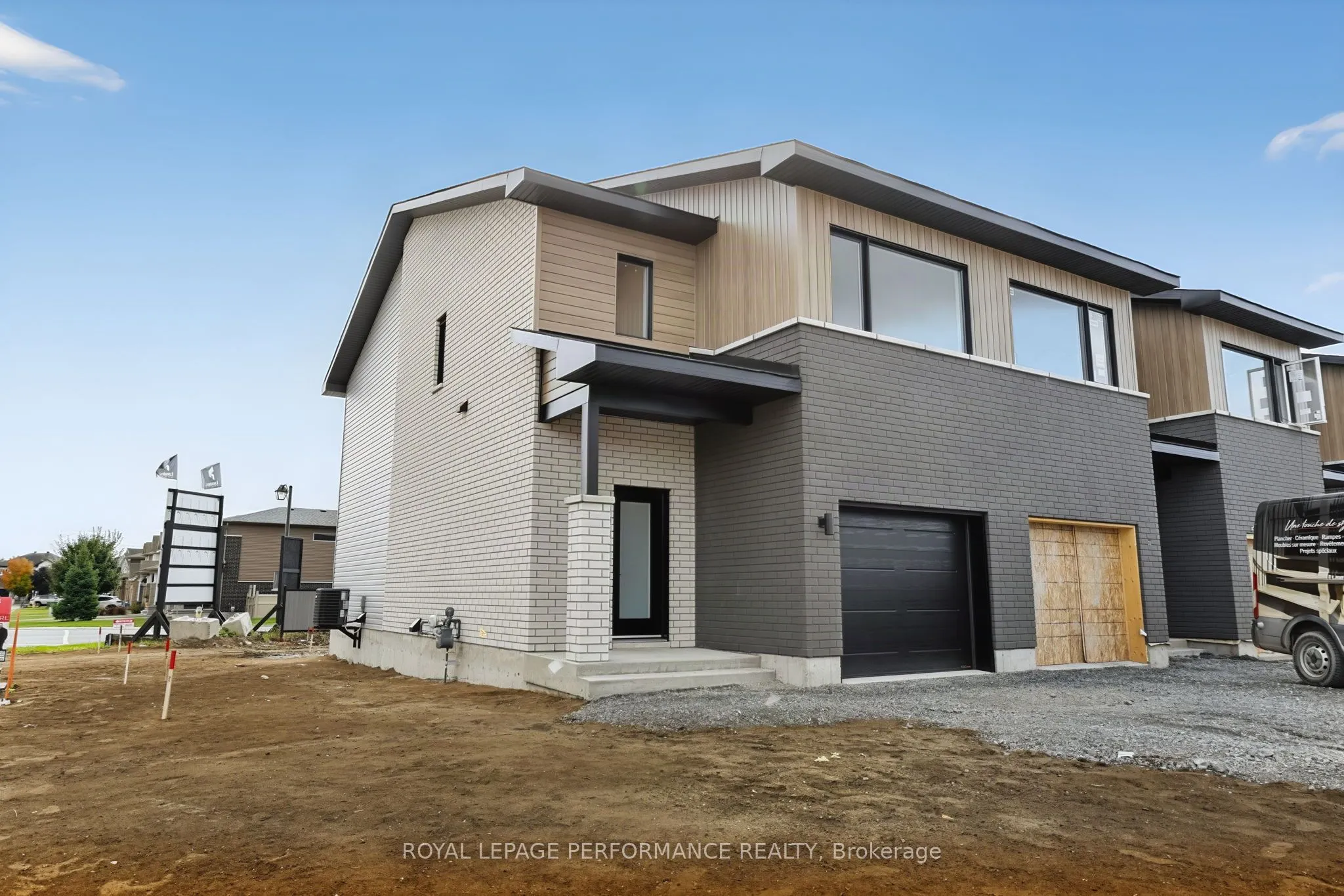 2525 Gray Crescent