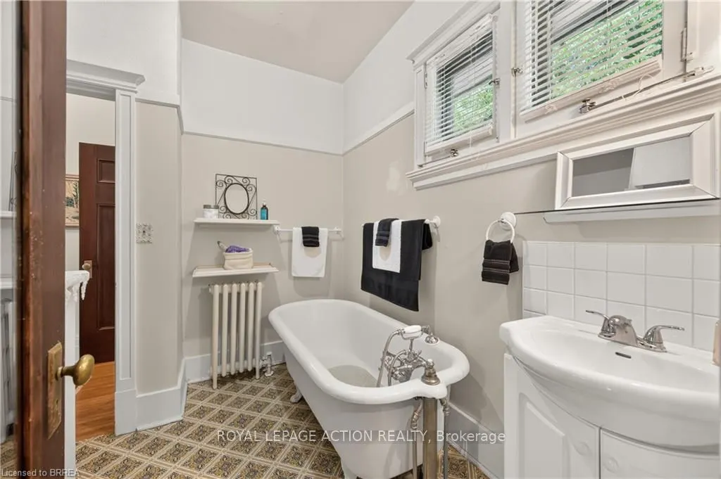 29 Lorne Crescent