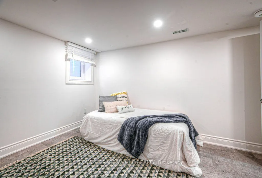 30 Dunbar Road S
