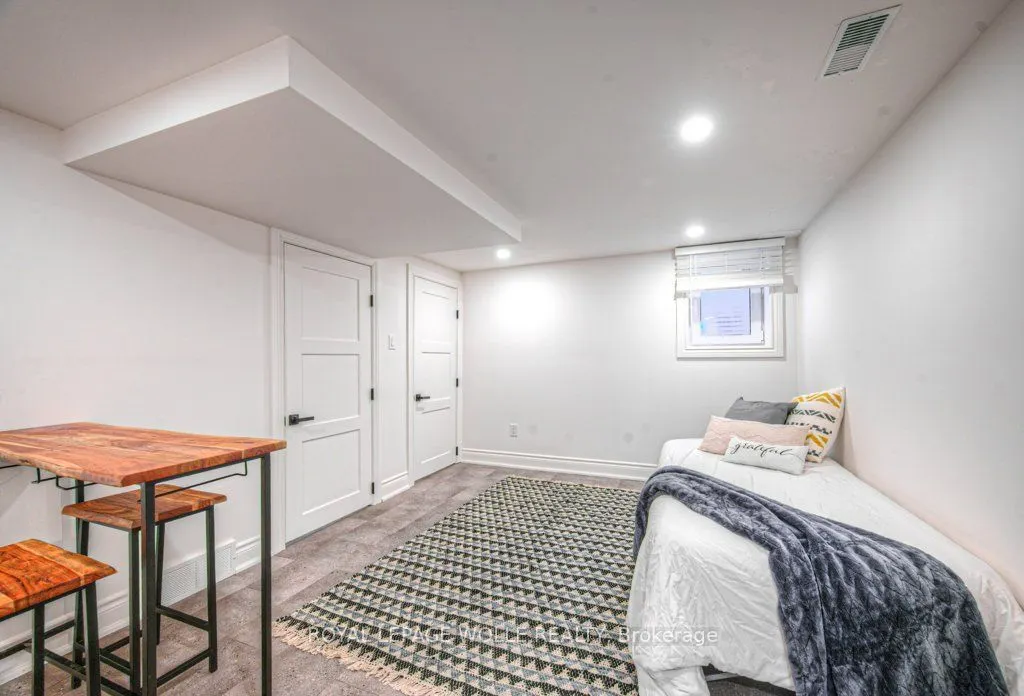 30 Dunbar Road S