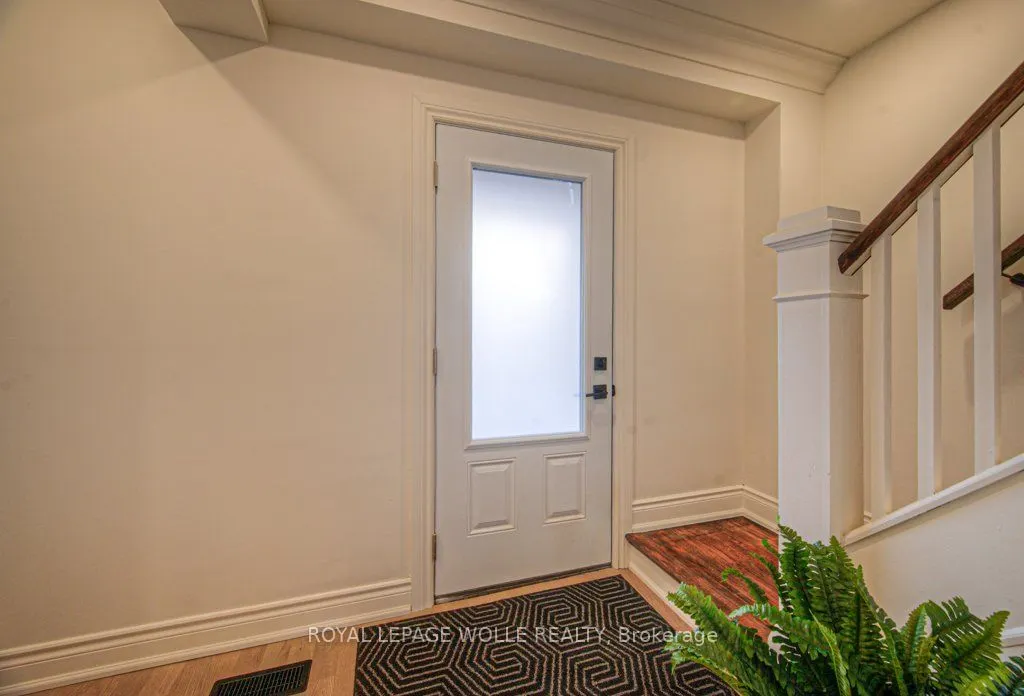 30 Dunbar Road S
