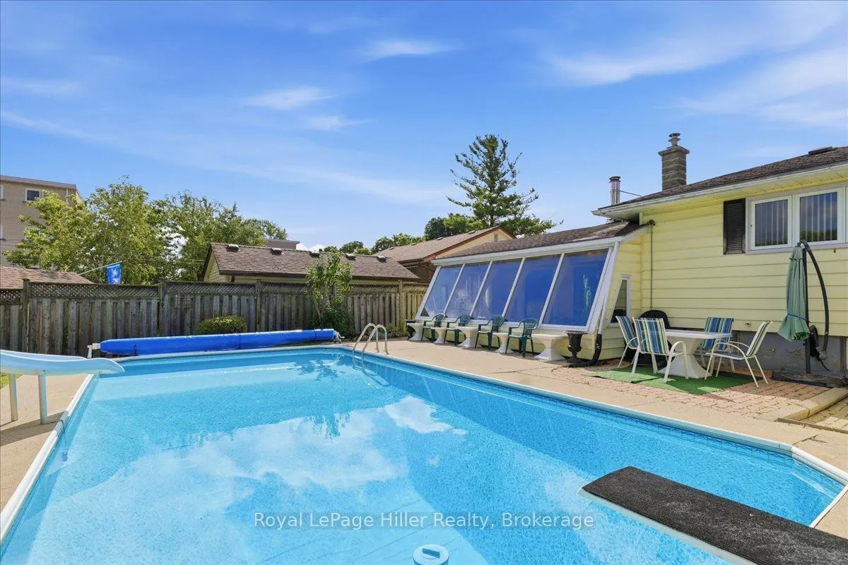 66 Elgin Crescent