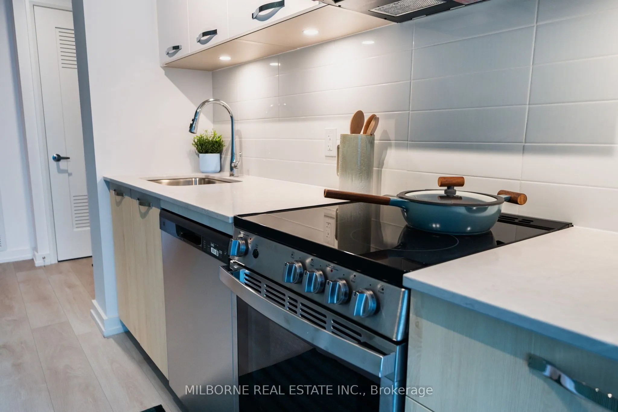 75 James Street S #2207
