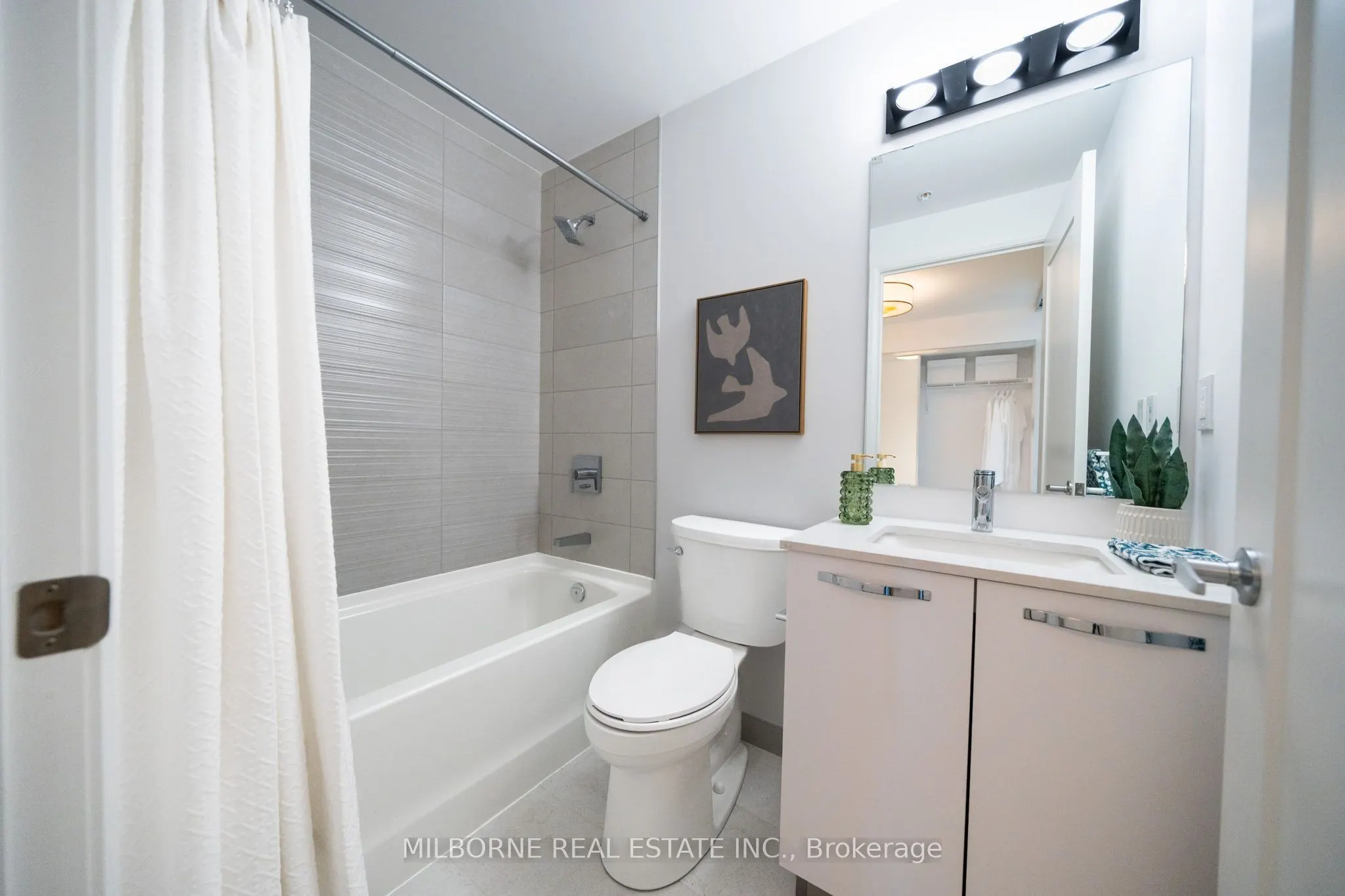 75 James Street S #2207