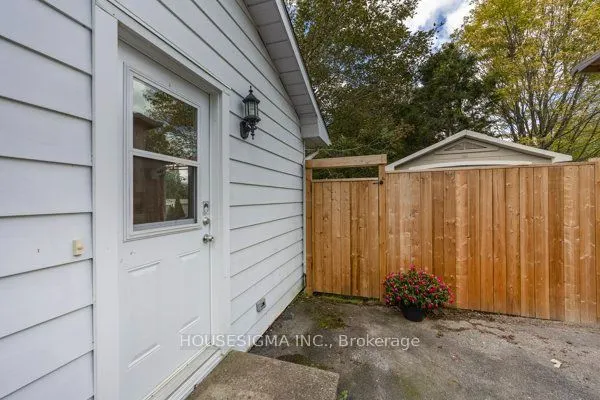618 Aylmer Crescent