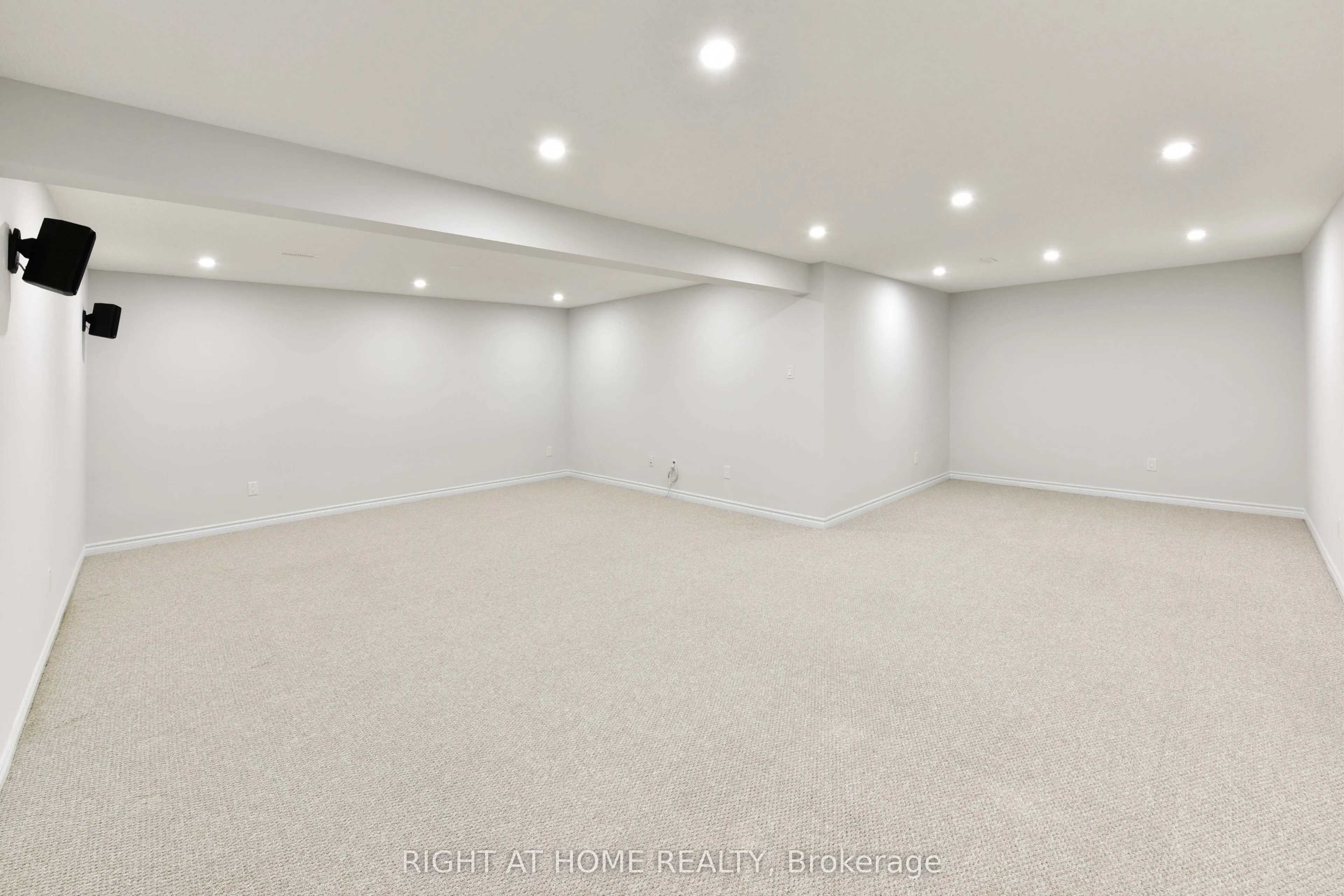 504 BRECCIA Heights