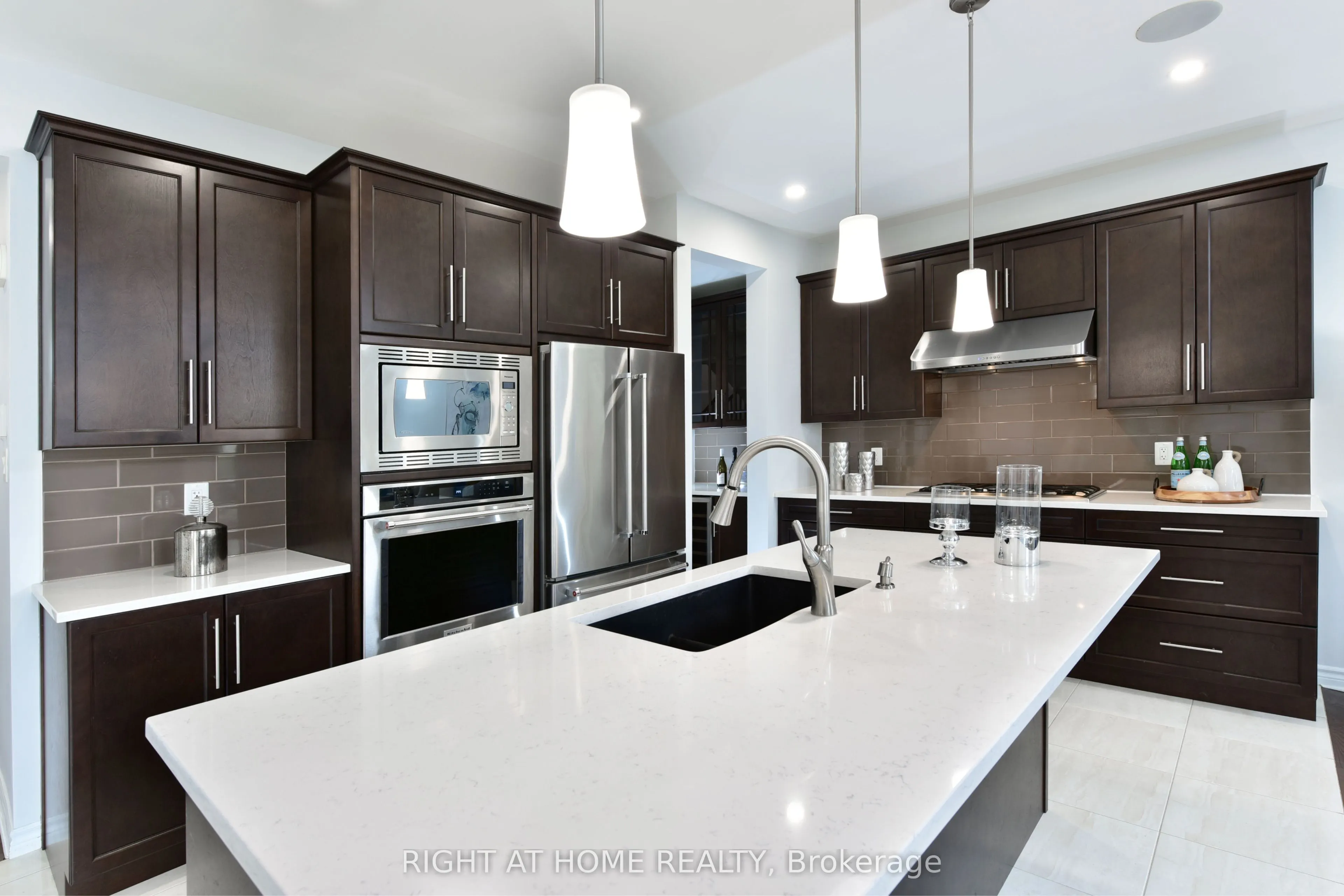 504 BRECCIA Heights