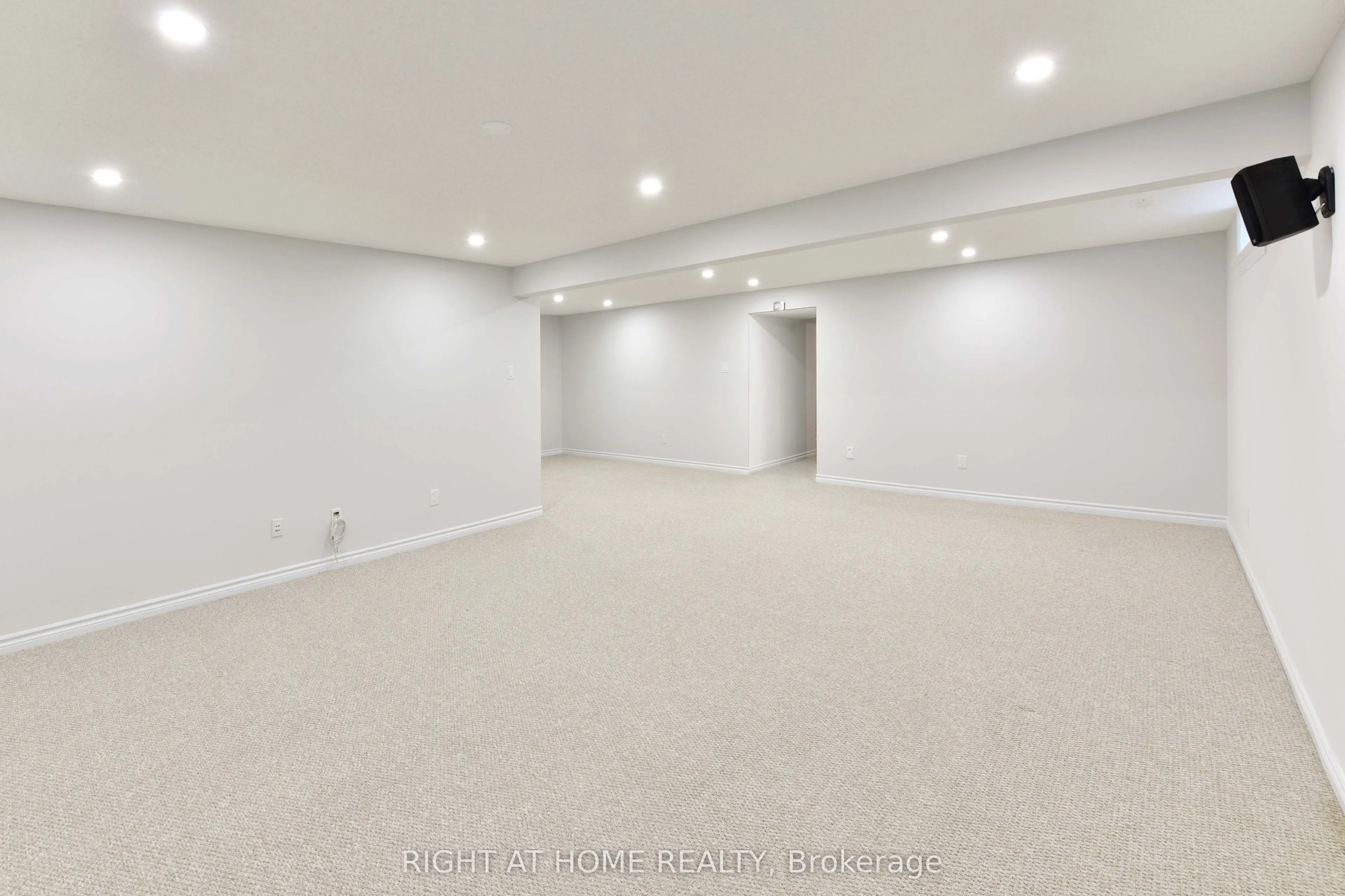 504 BRECCIA Heights
