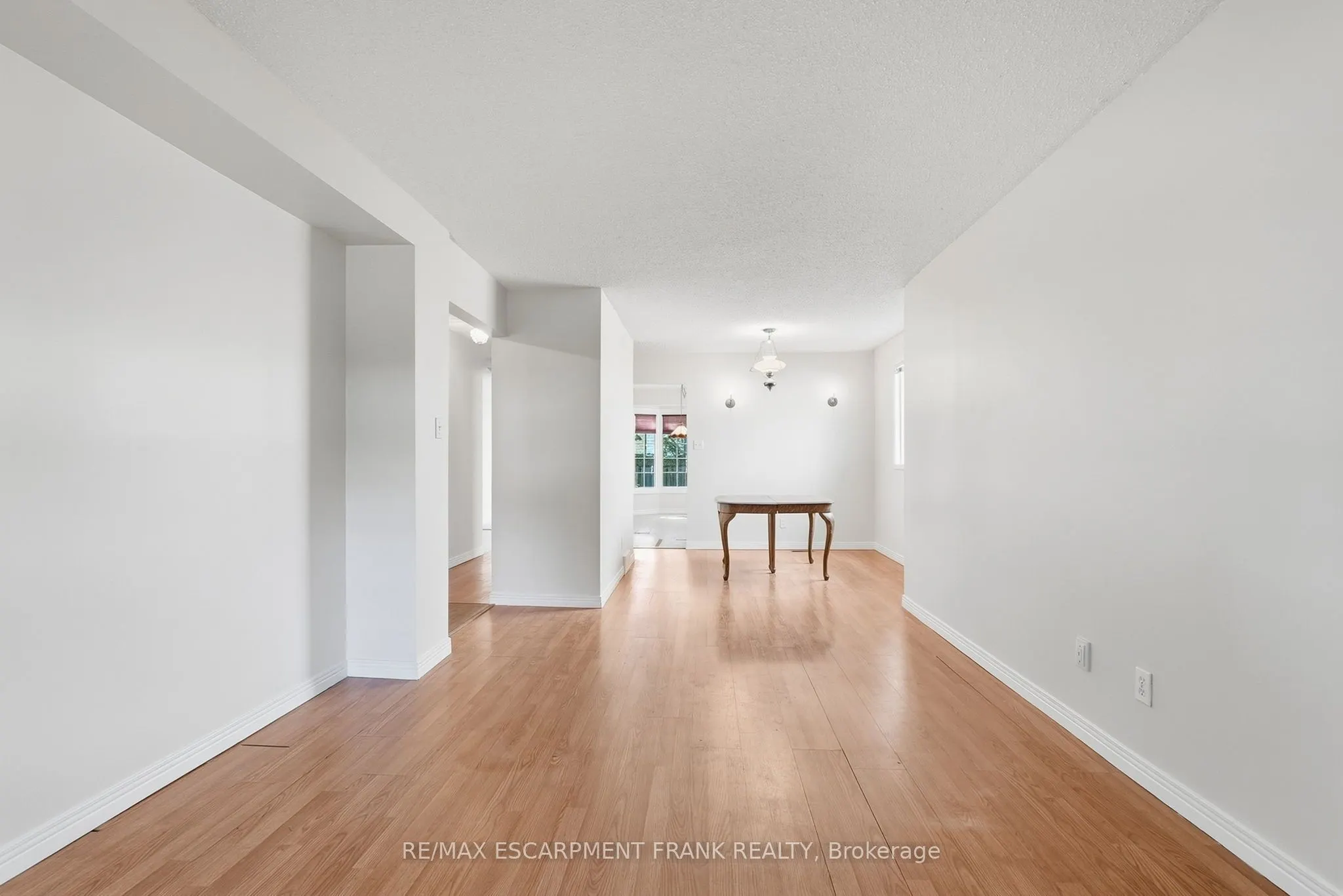 471 KNIGHTSBRIDGE Crescent