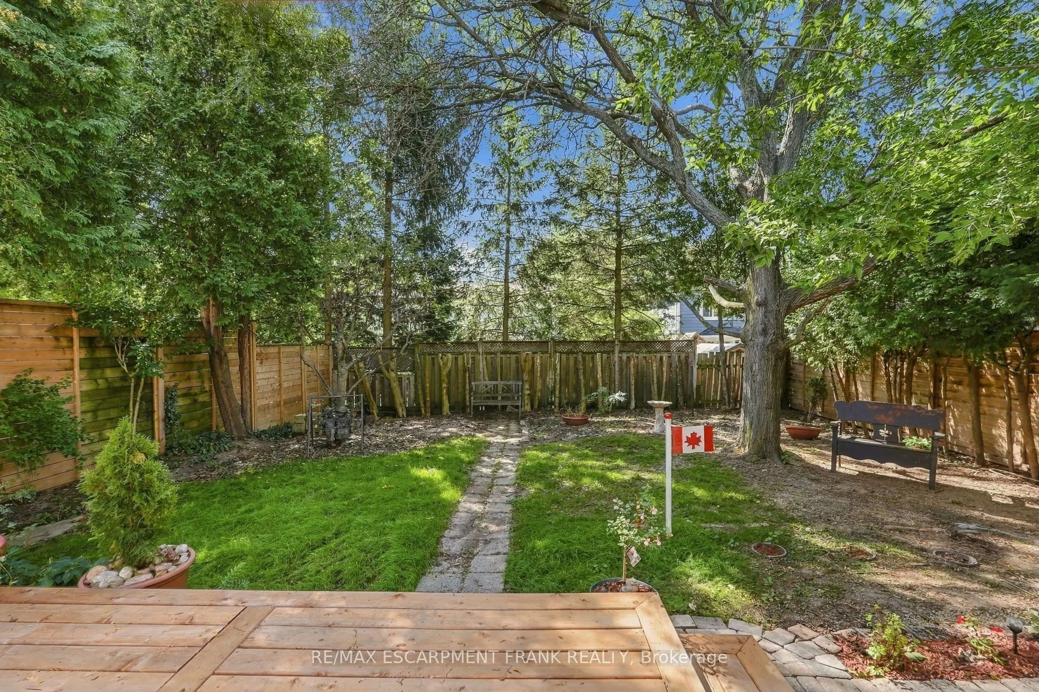 471 KNIGHTSBRIDGE Crescent