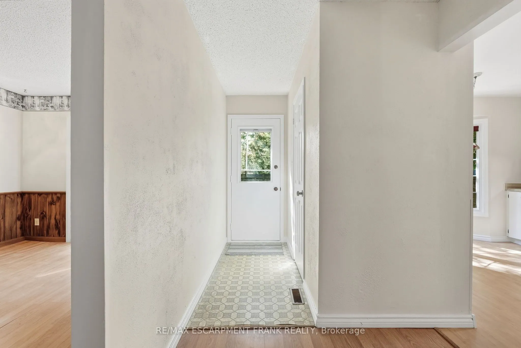 471 KNIGHTSBRIDGE Crescent
