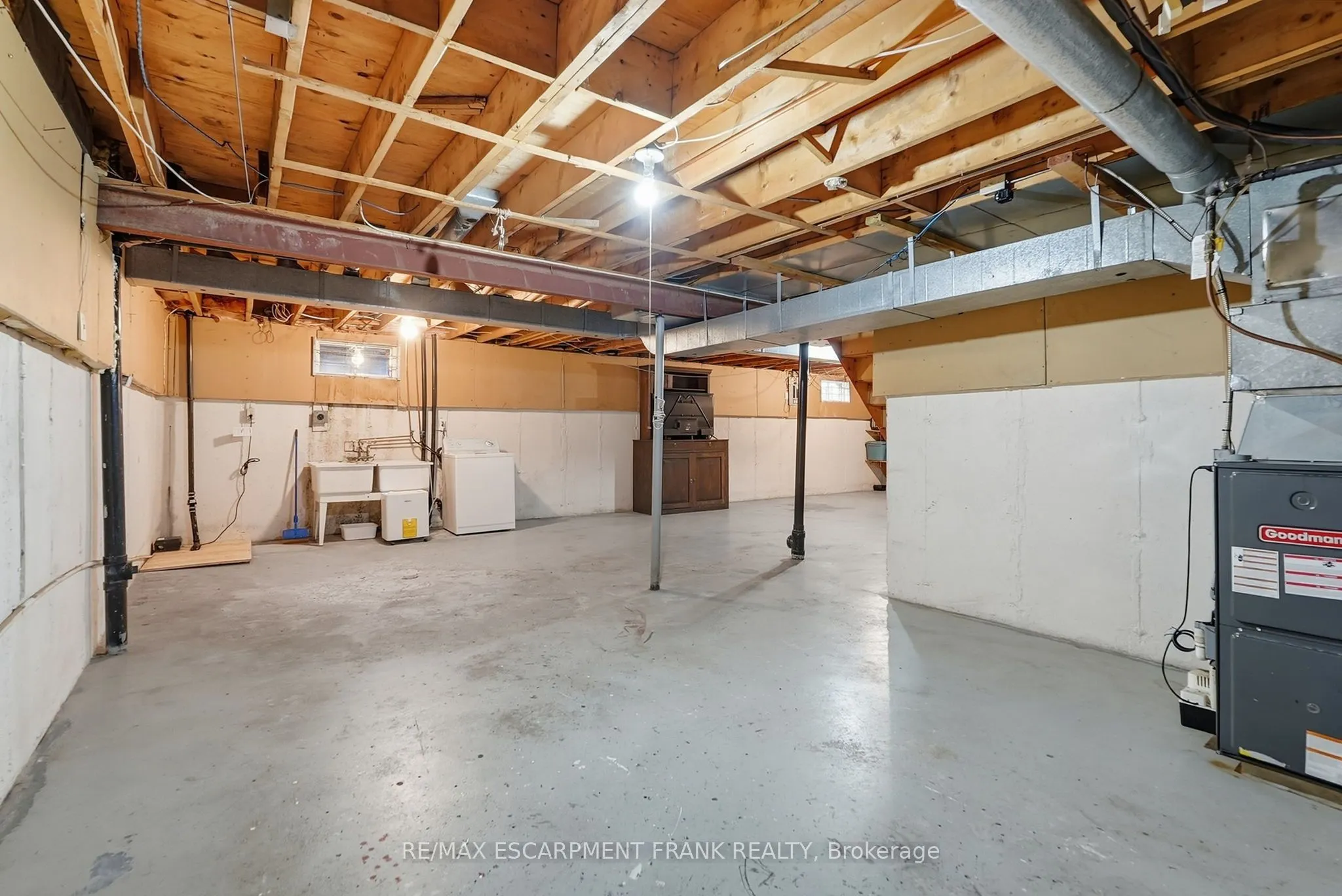 471 KNIGHTSBRIDGE Crescent