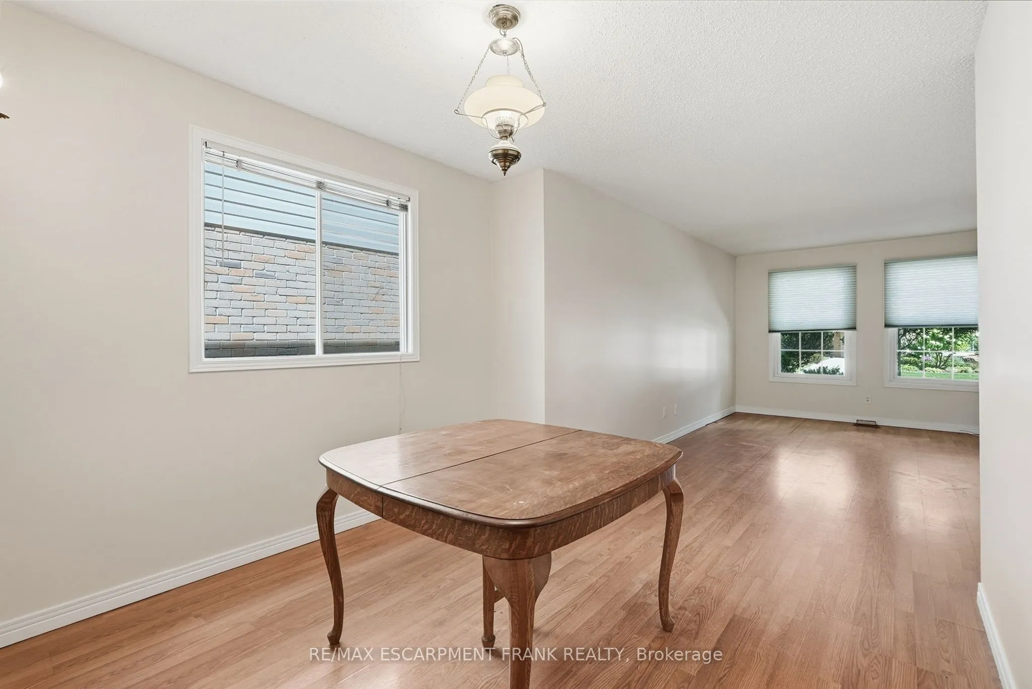 471 KNIGHTSBRIDGE Crescent