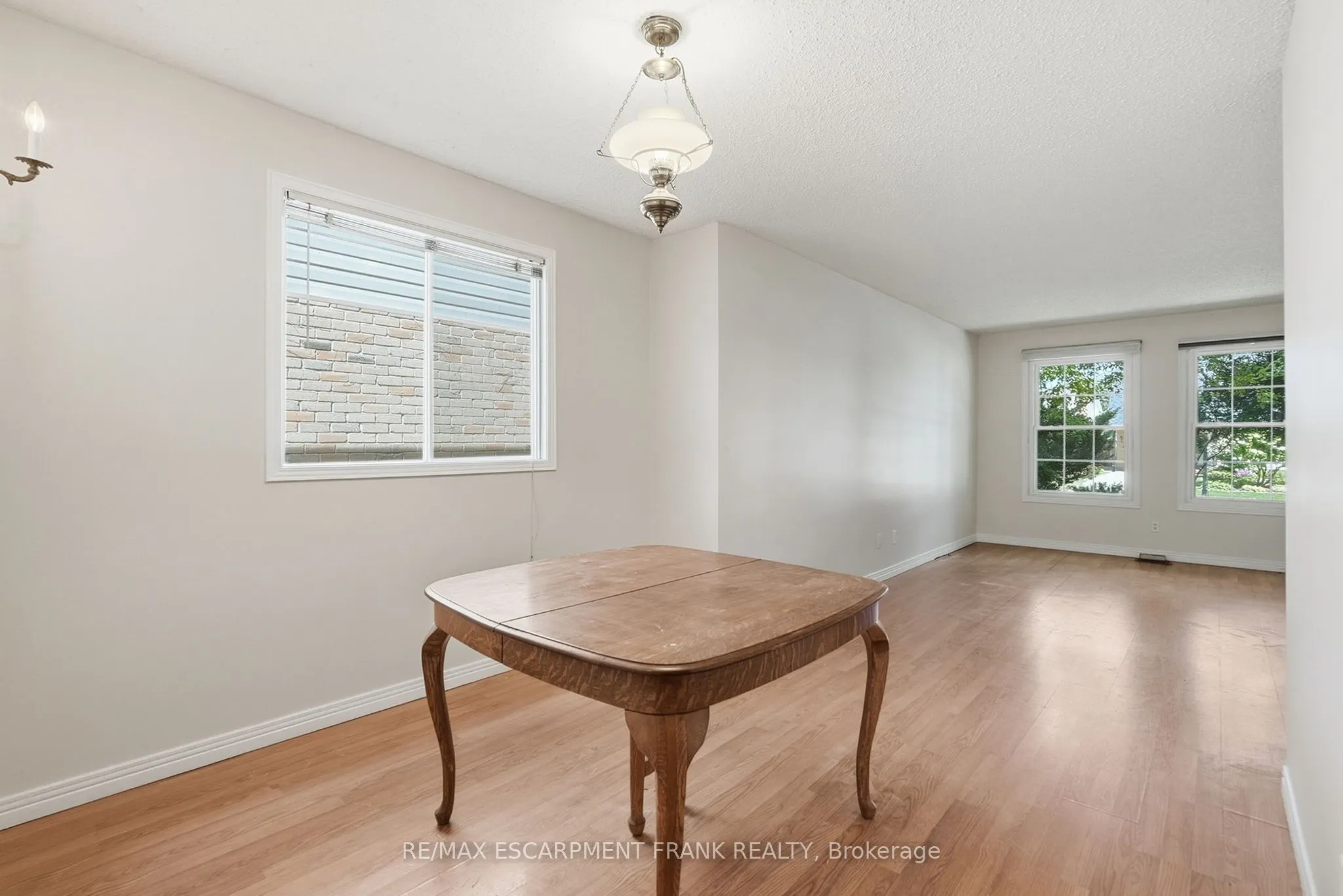 471 KNIGHTSBRIDGE Crescent