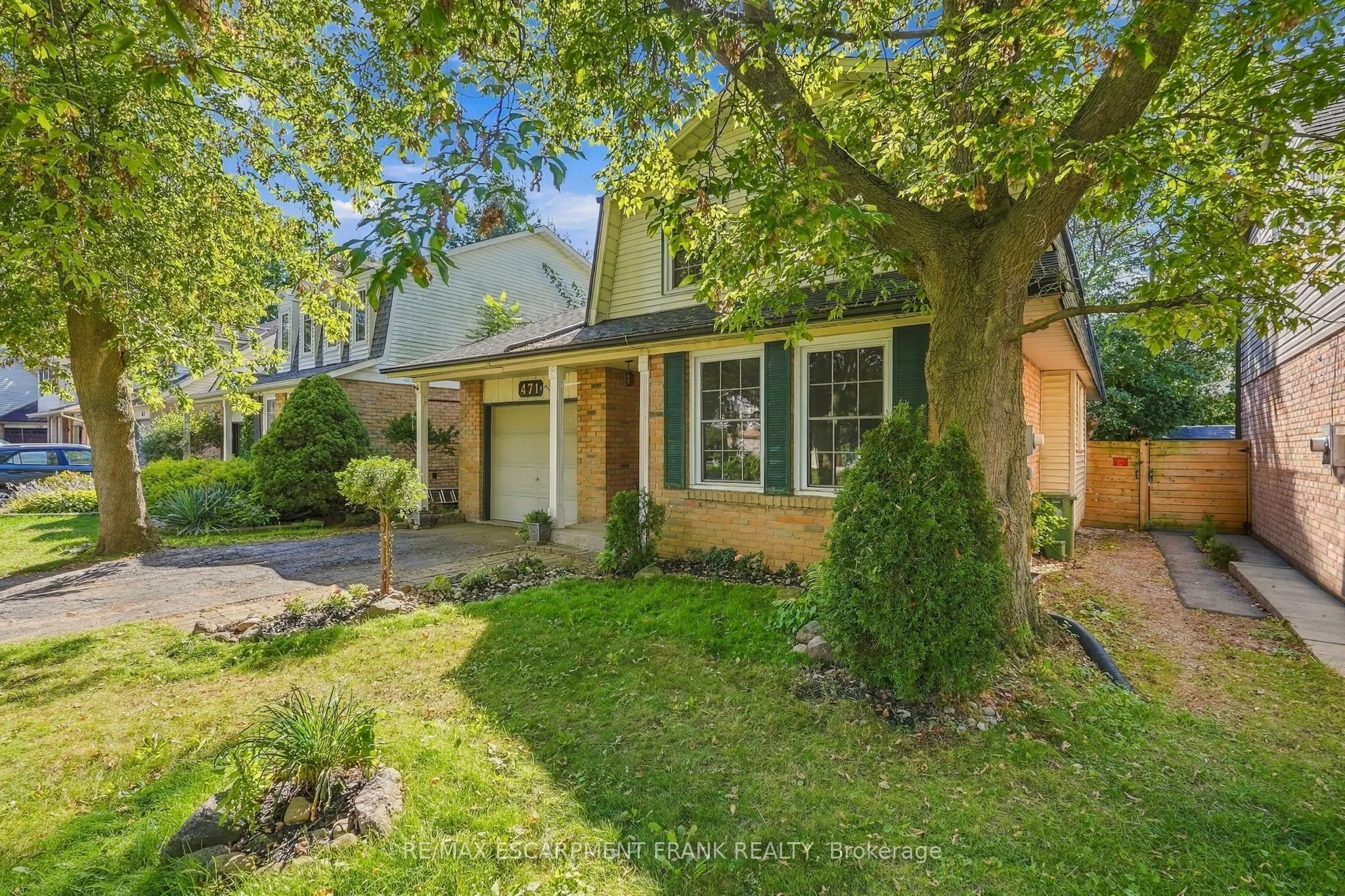 471 KNIGHTSBRIDGE Crescent