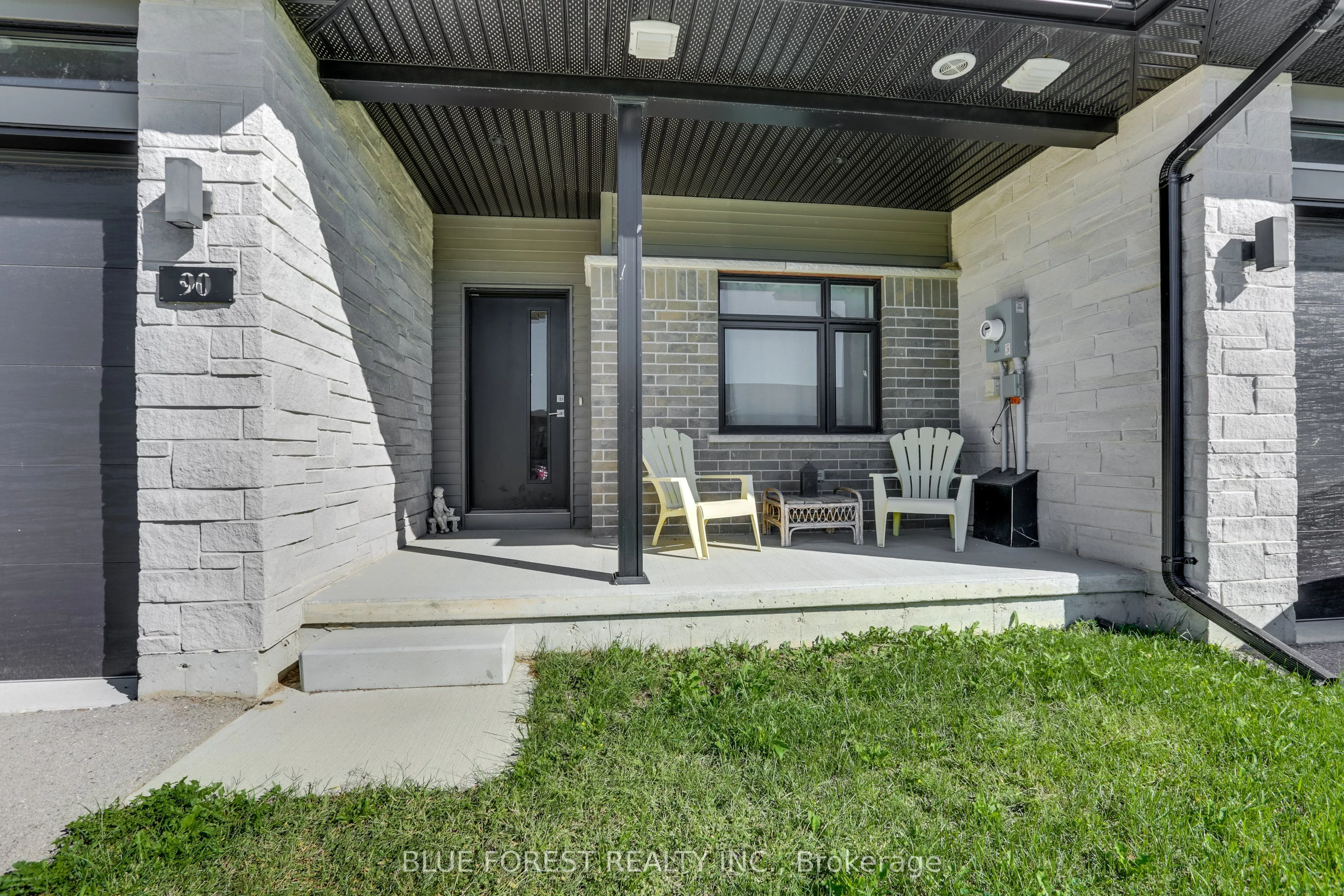 90 Rowe Avenue
