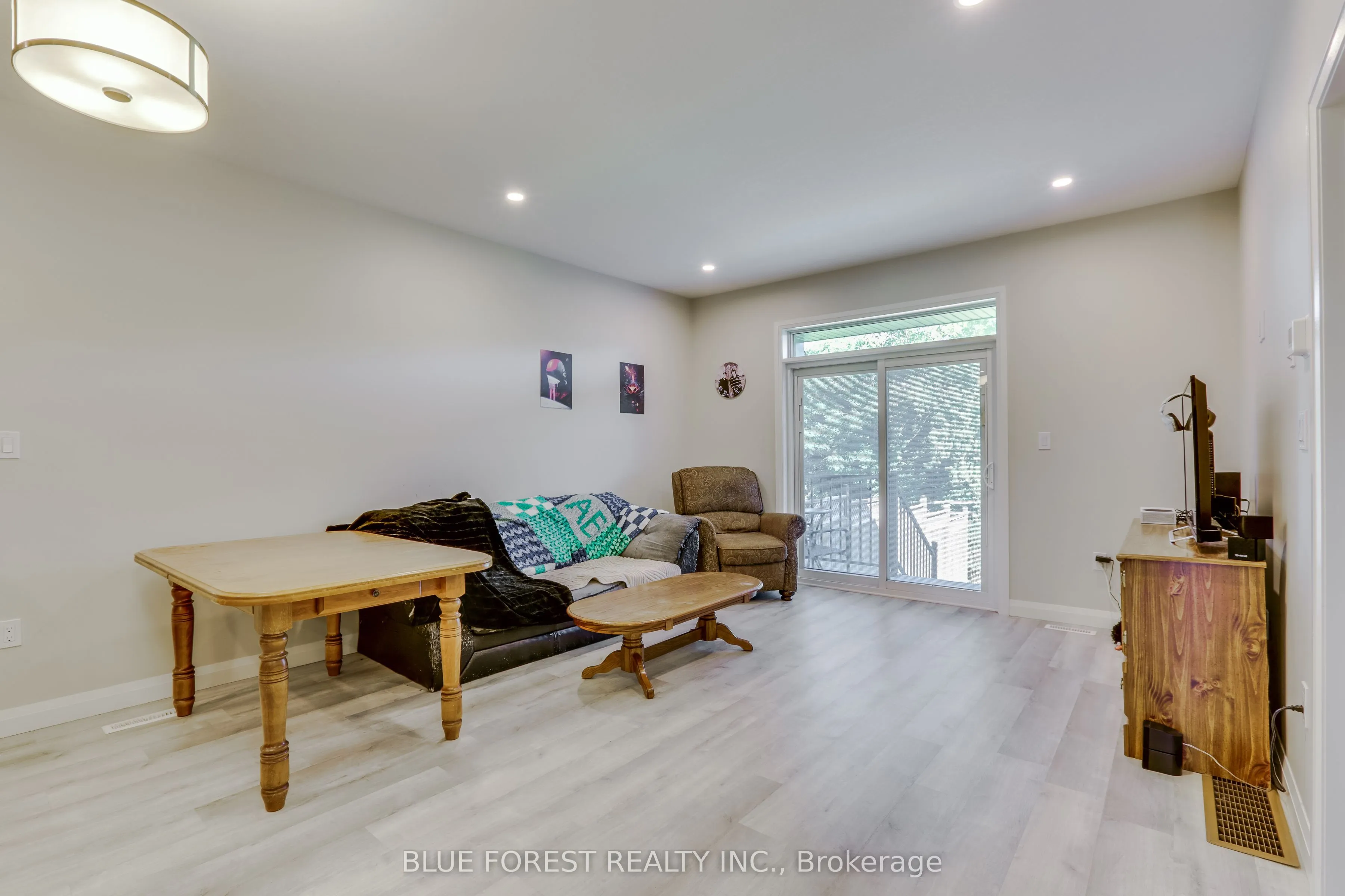 90 Rowe Avenue