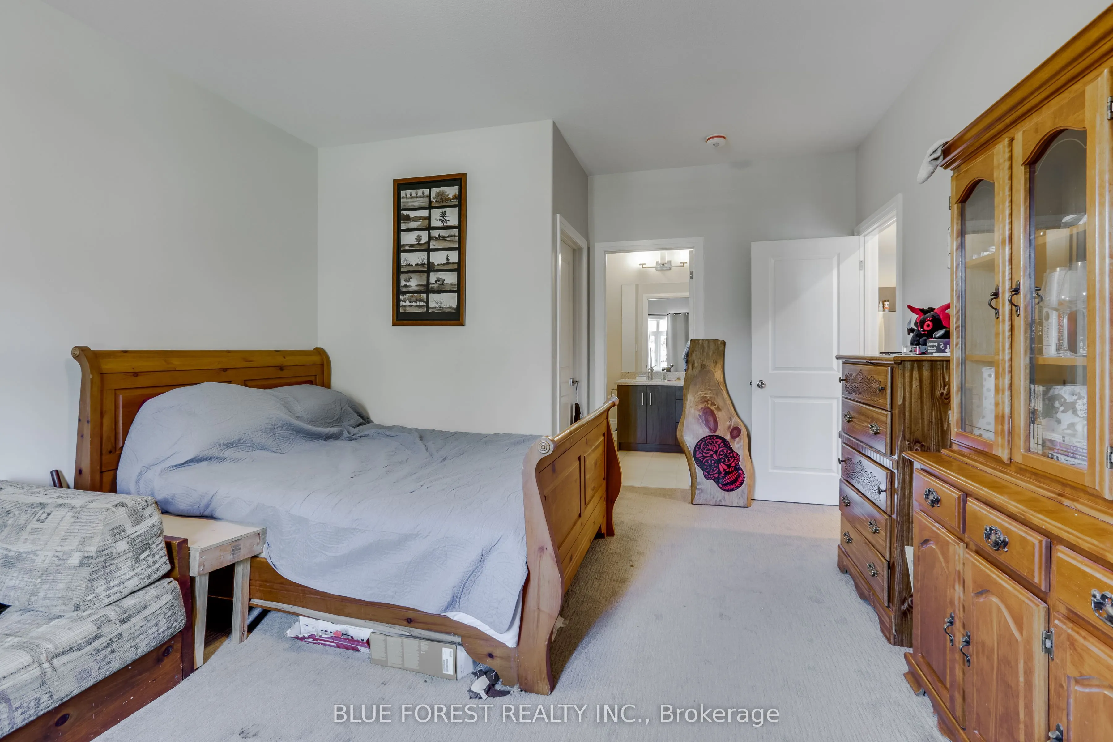 90 Rowe Avenue