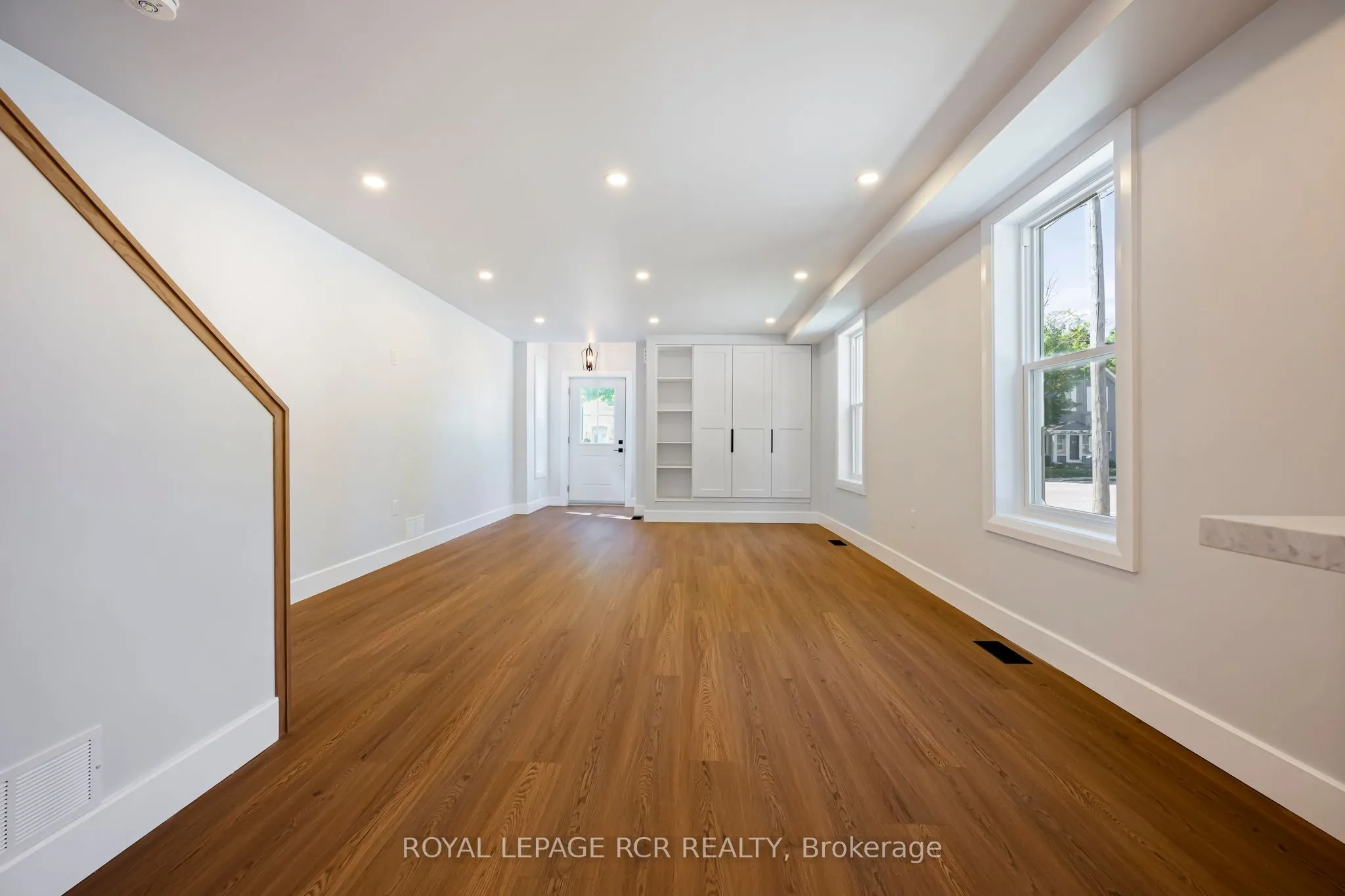 402 Main Street E