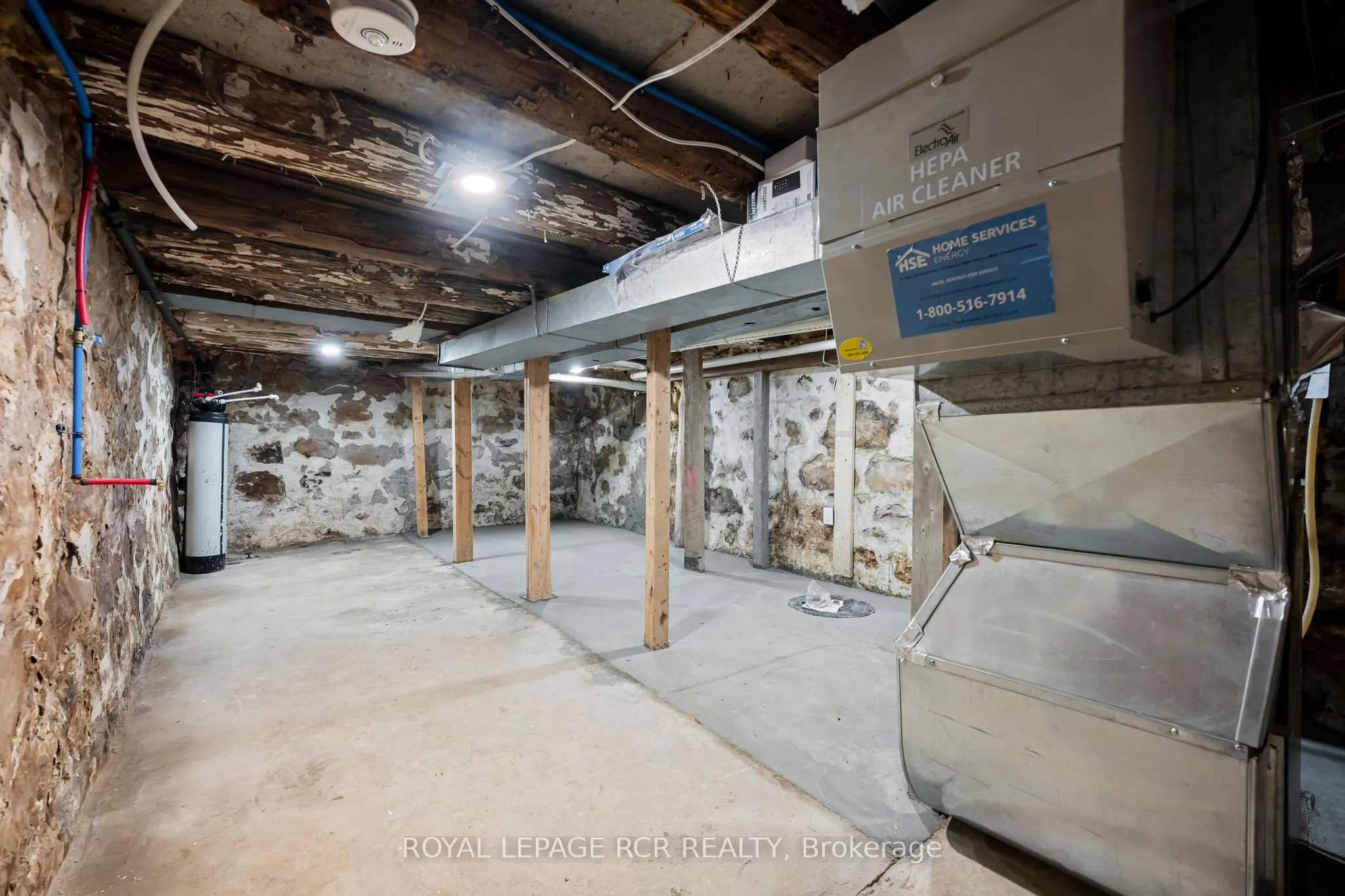 402 Main Street E