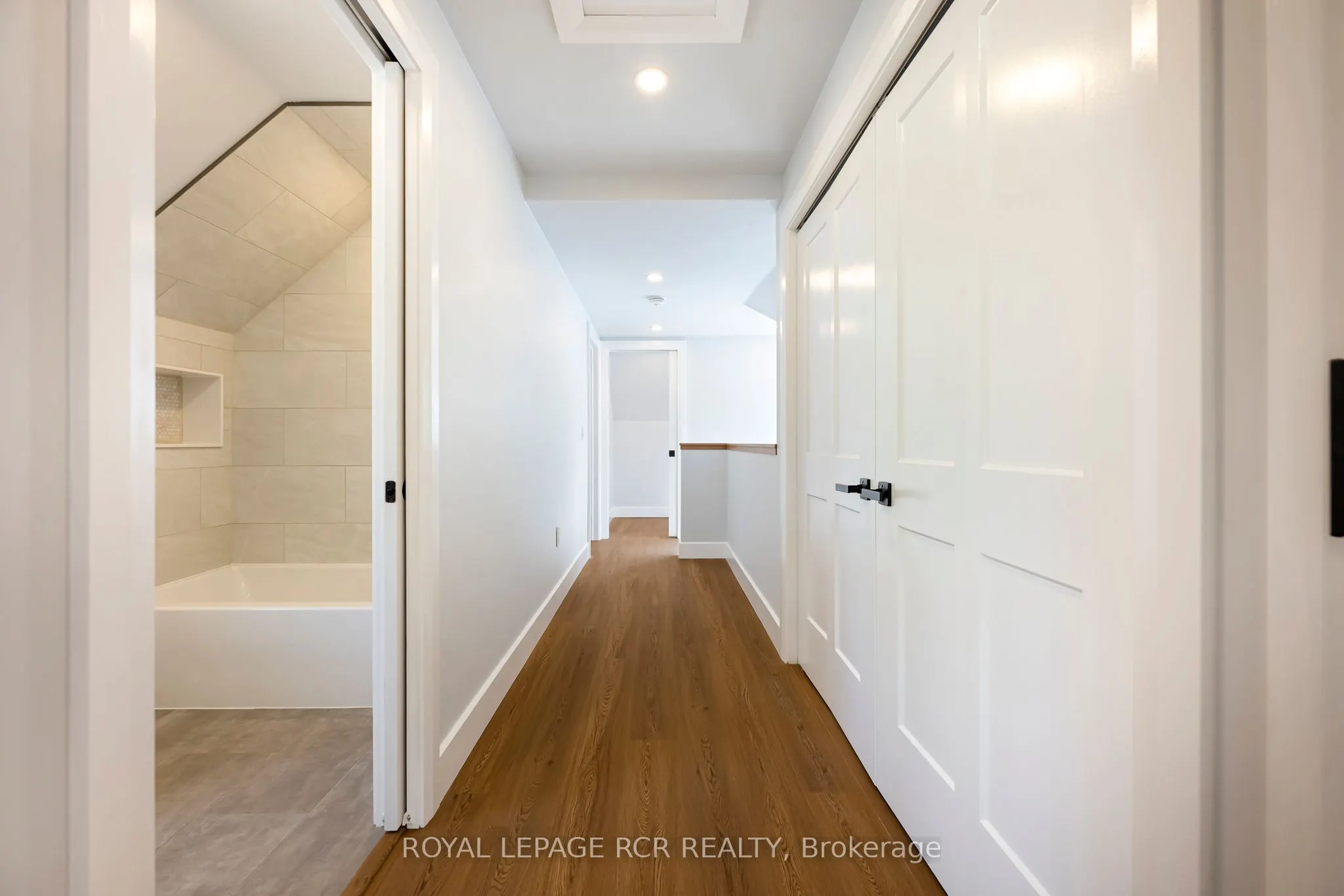 402 Main Street E
