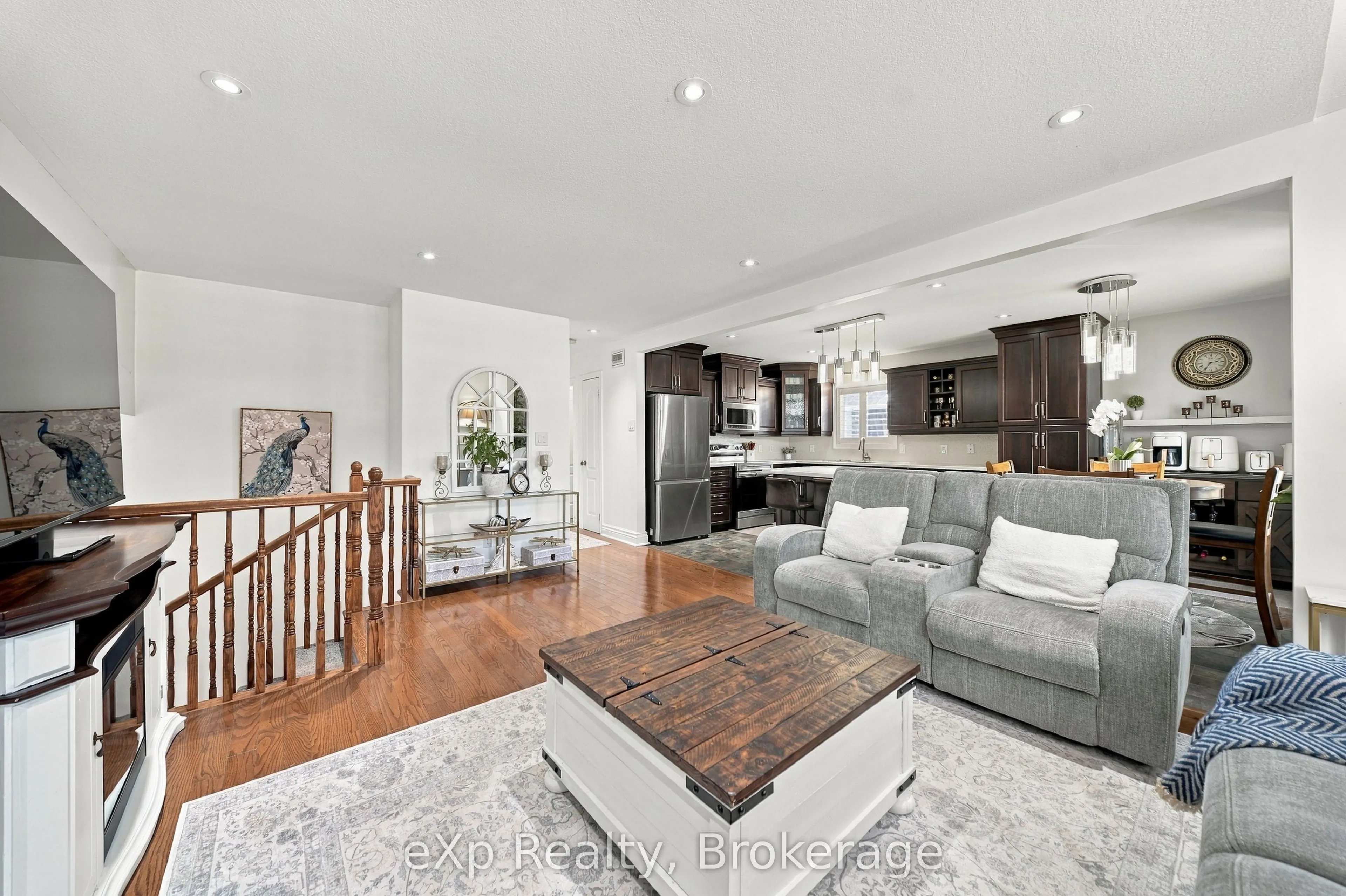 10 Christopher Court