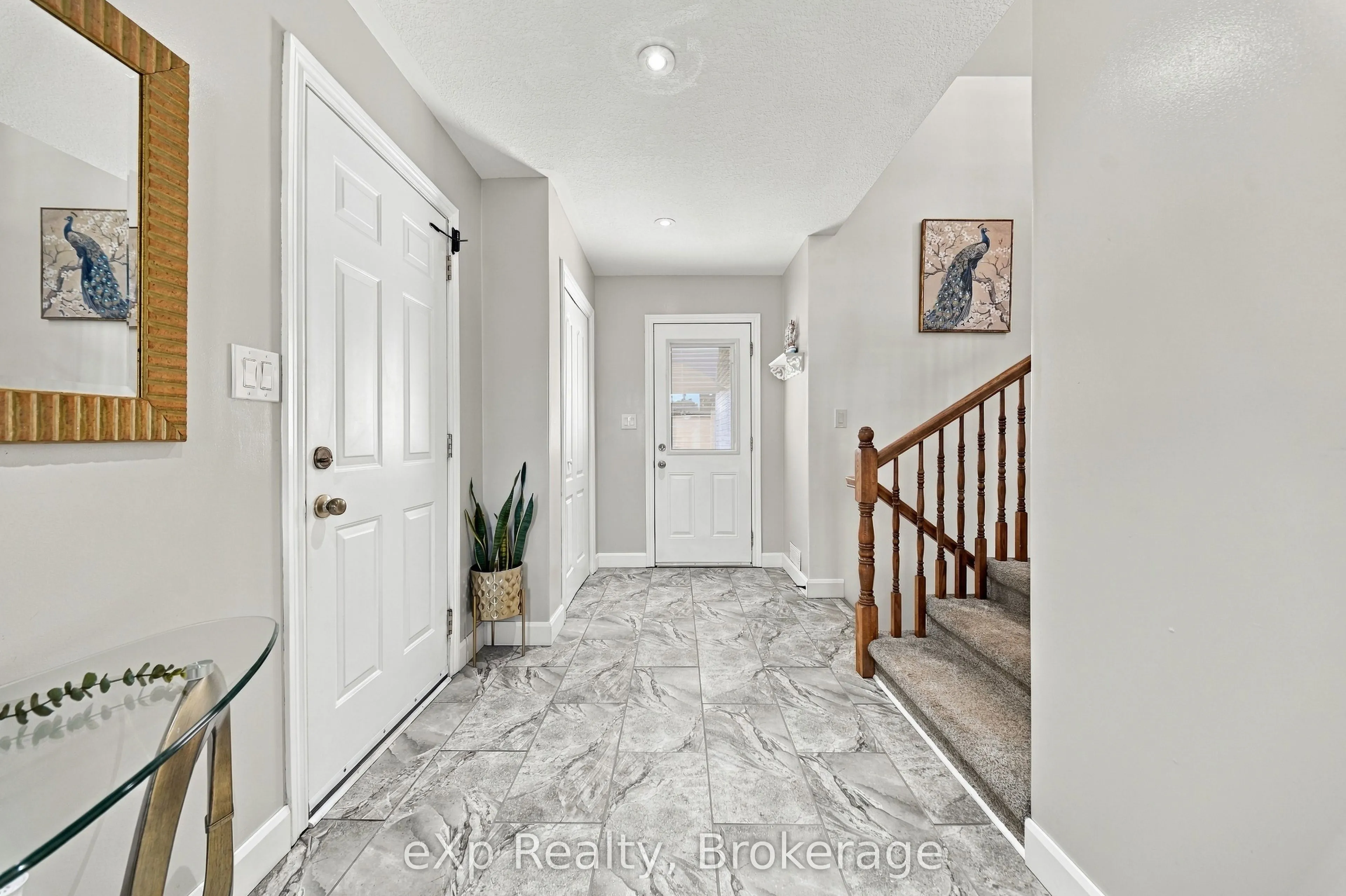 10 Christopher Court