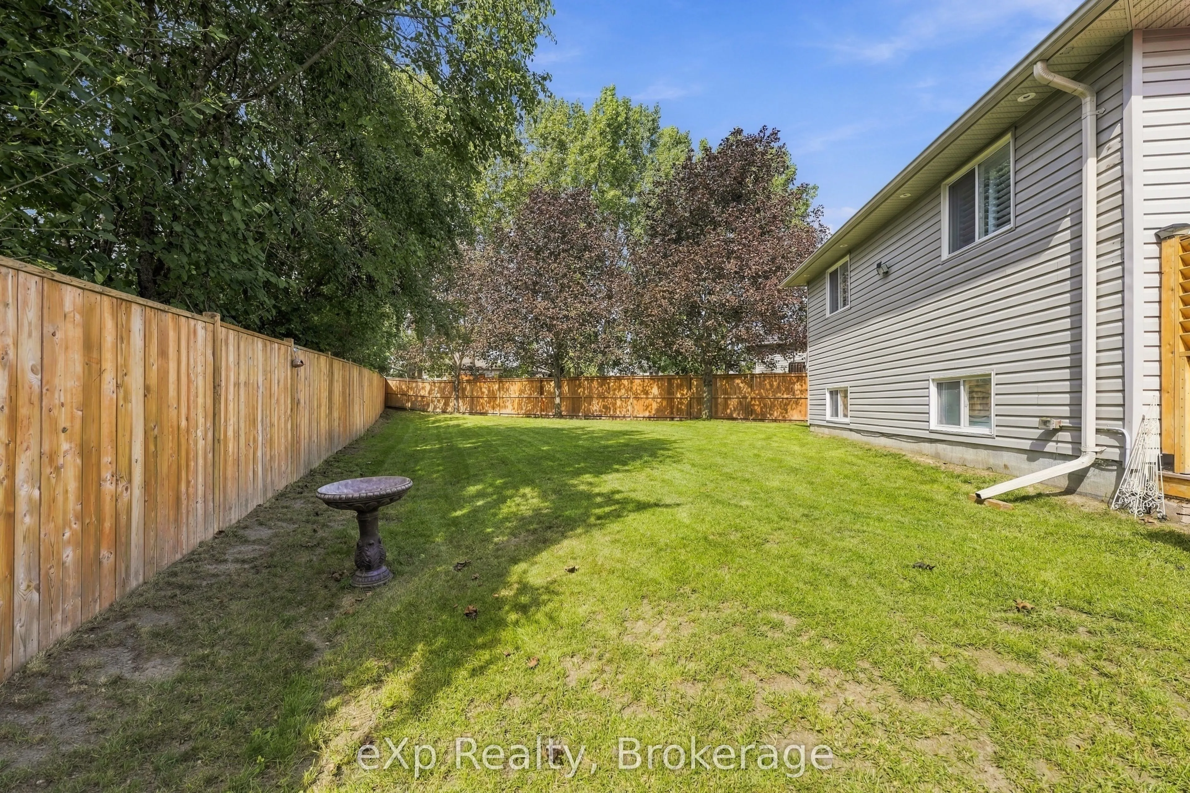 10 Christopher Court