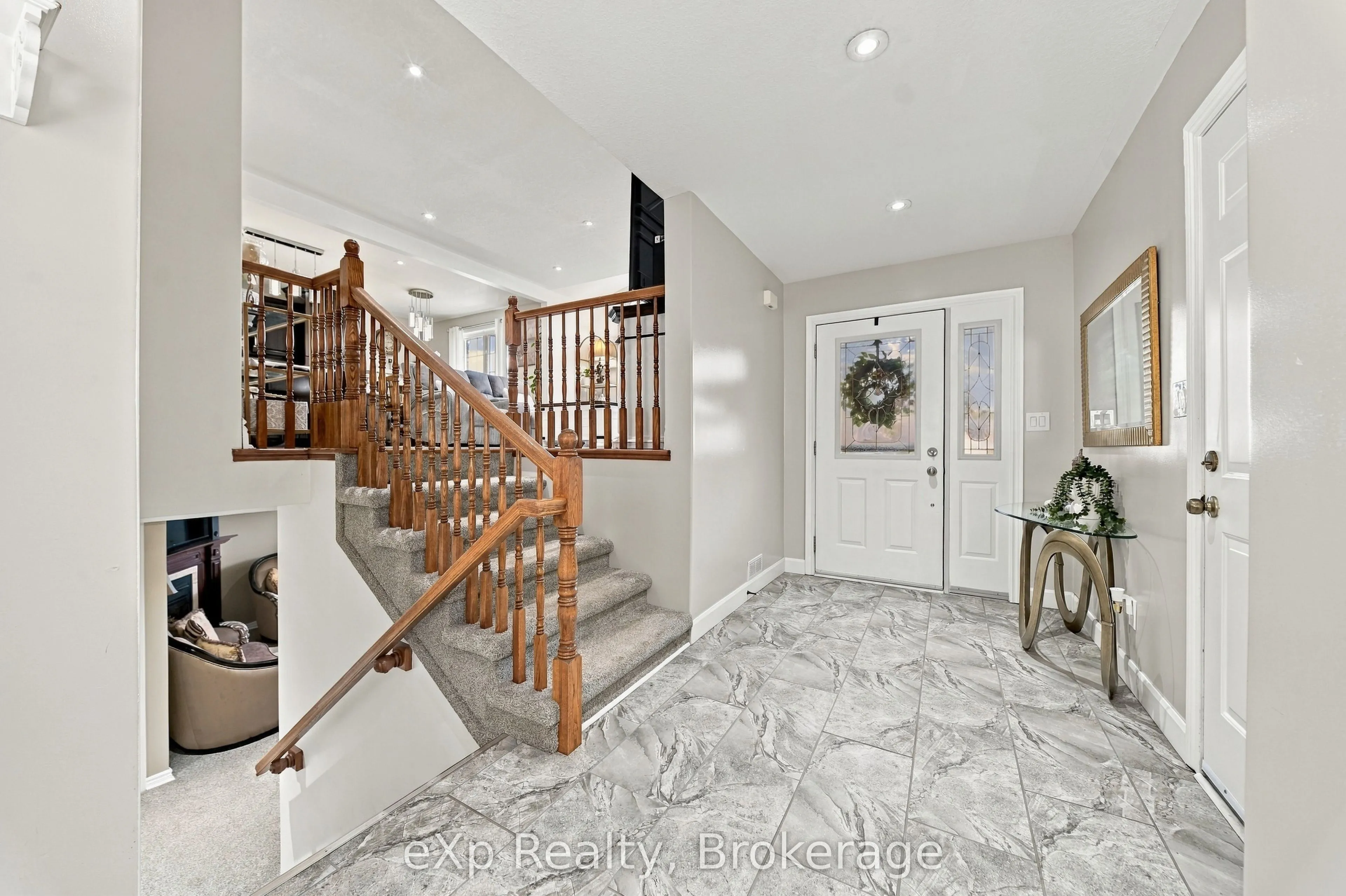 10 Christopher Court