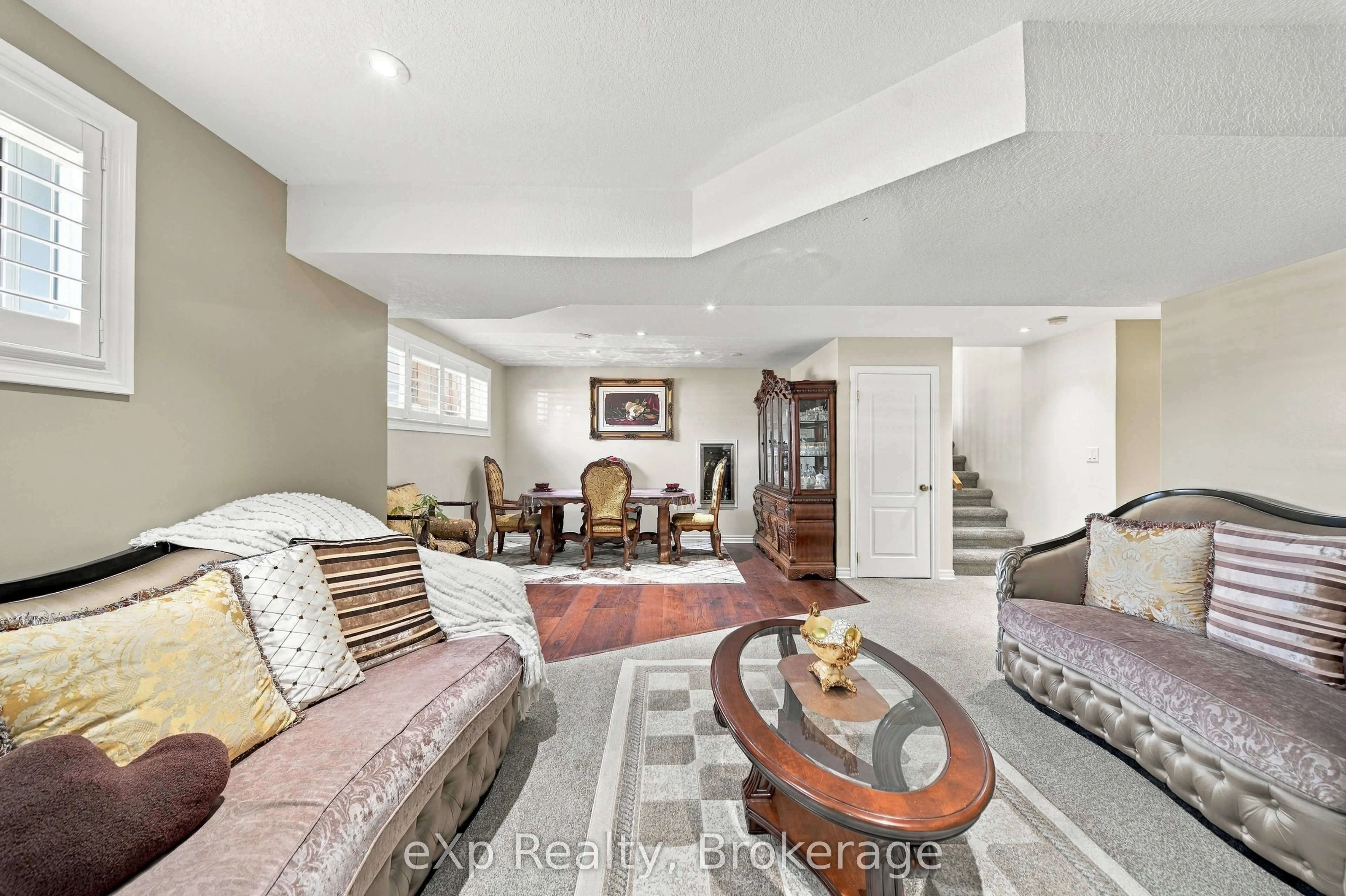 10 Christopher Court