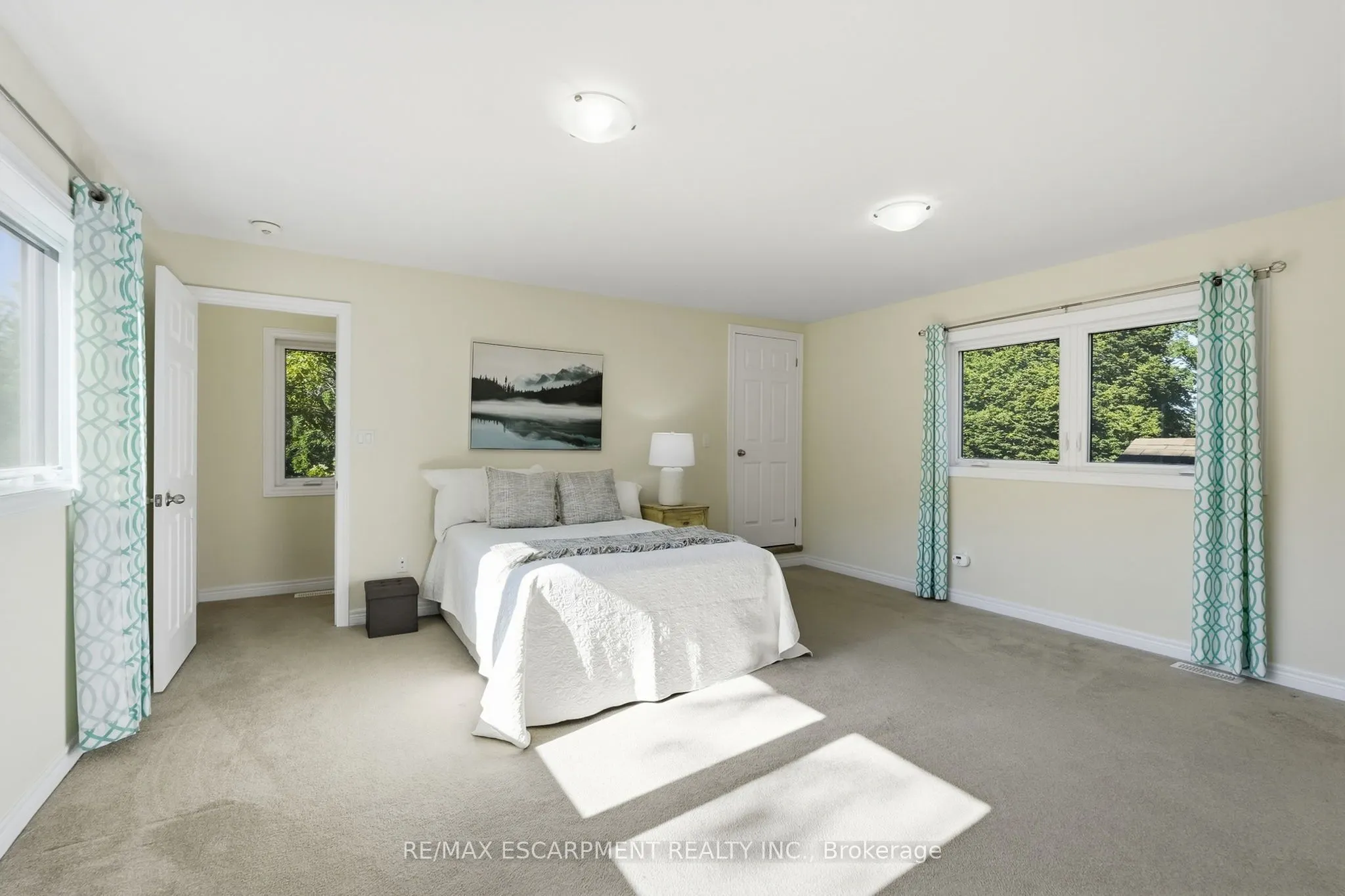 77 Flanders Drive