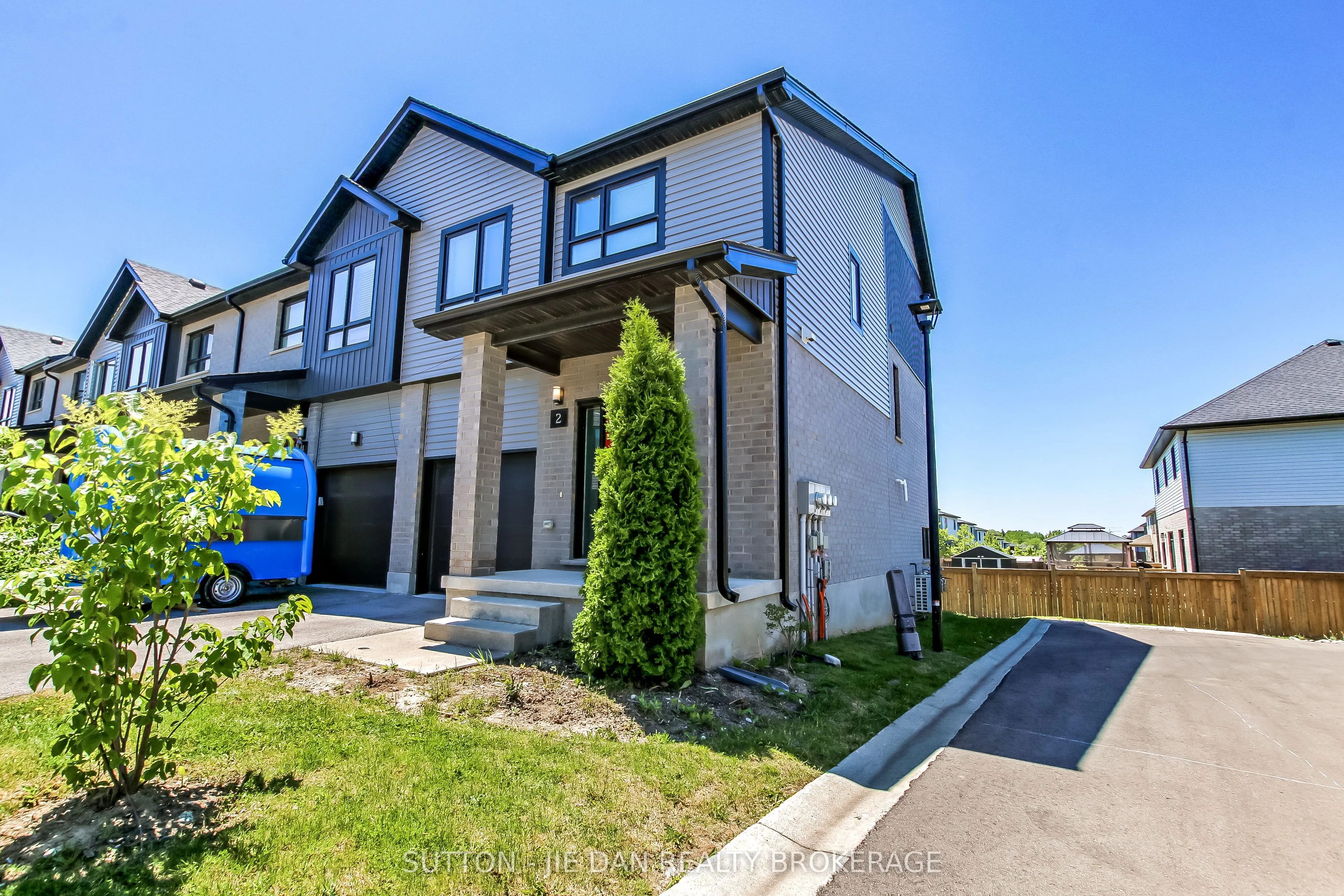 819 KLEINBURG Drive #2