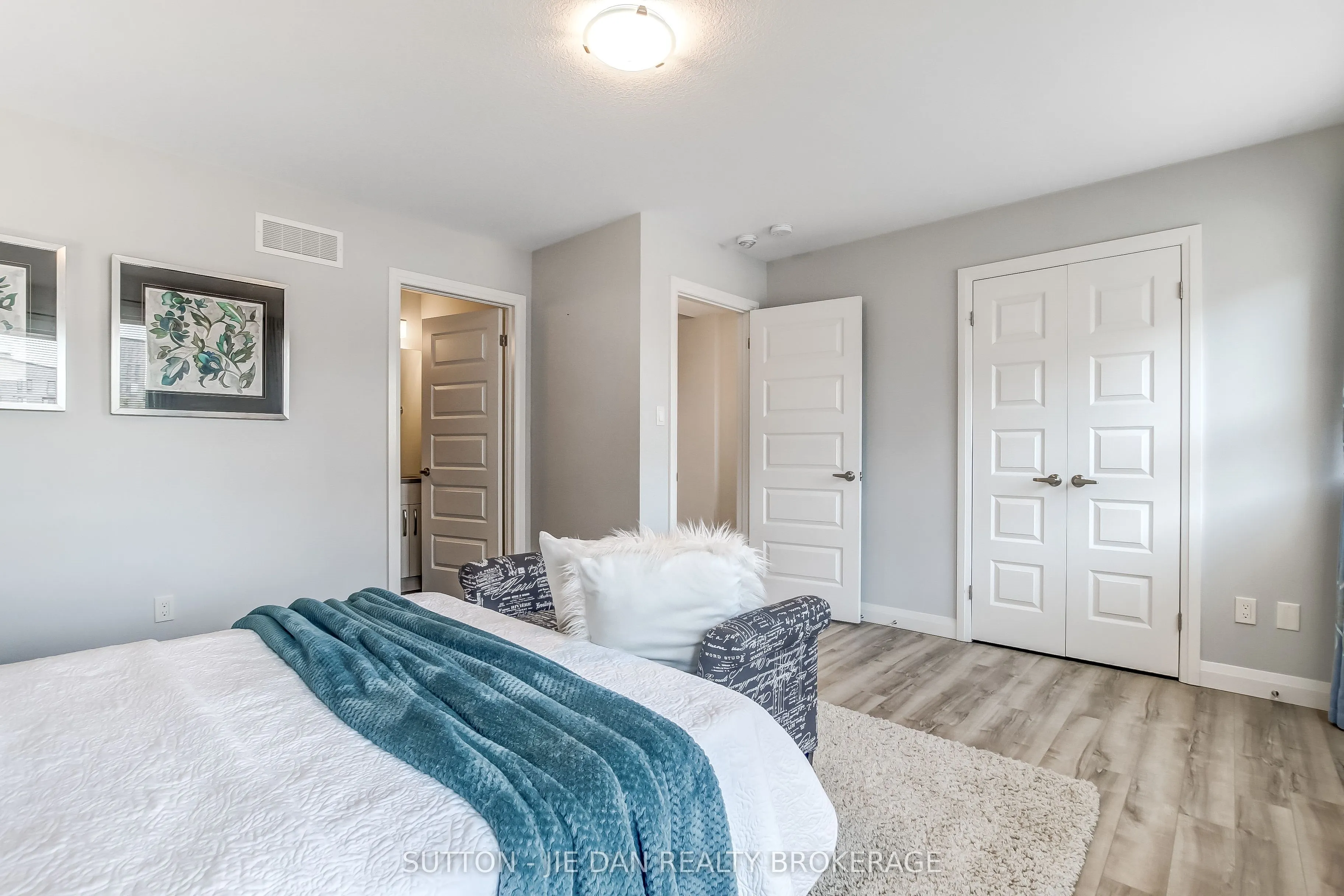 819 KLEINBURG Drive #2