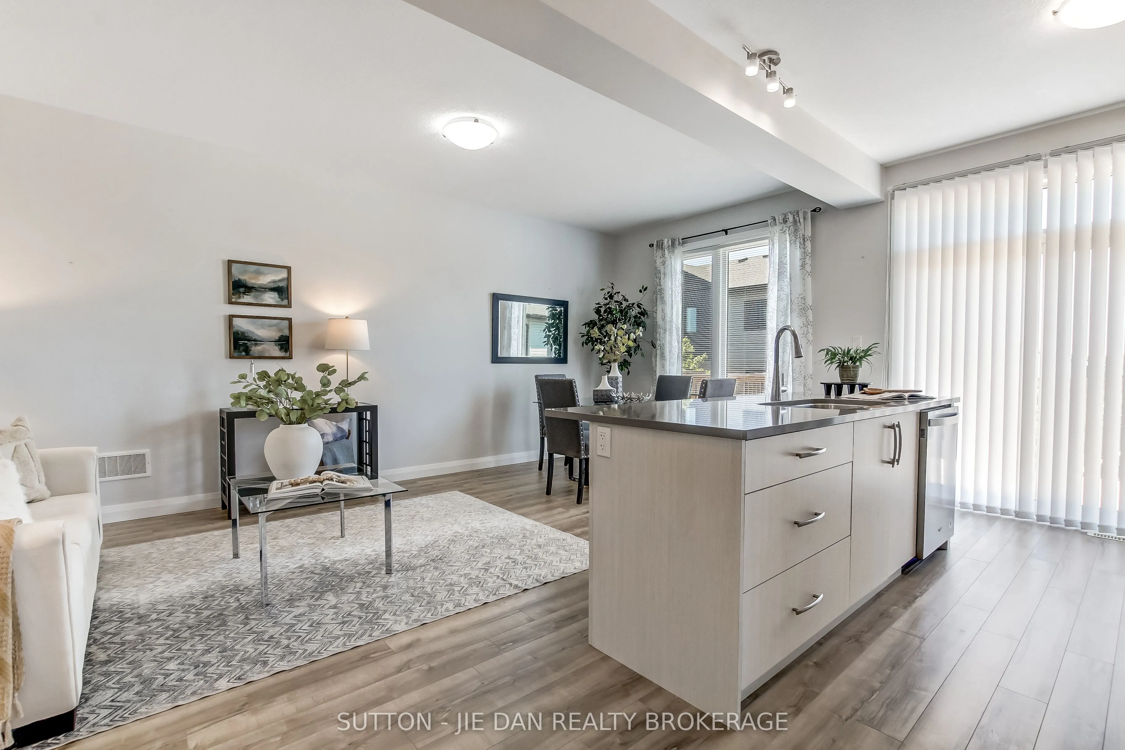 819 KLEINBURG Drive #2