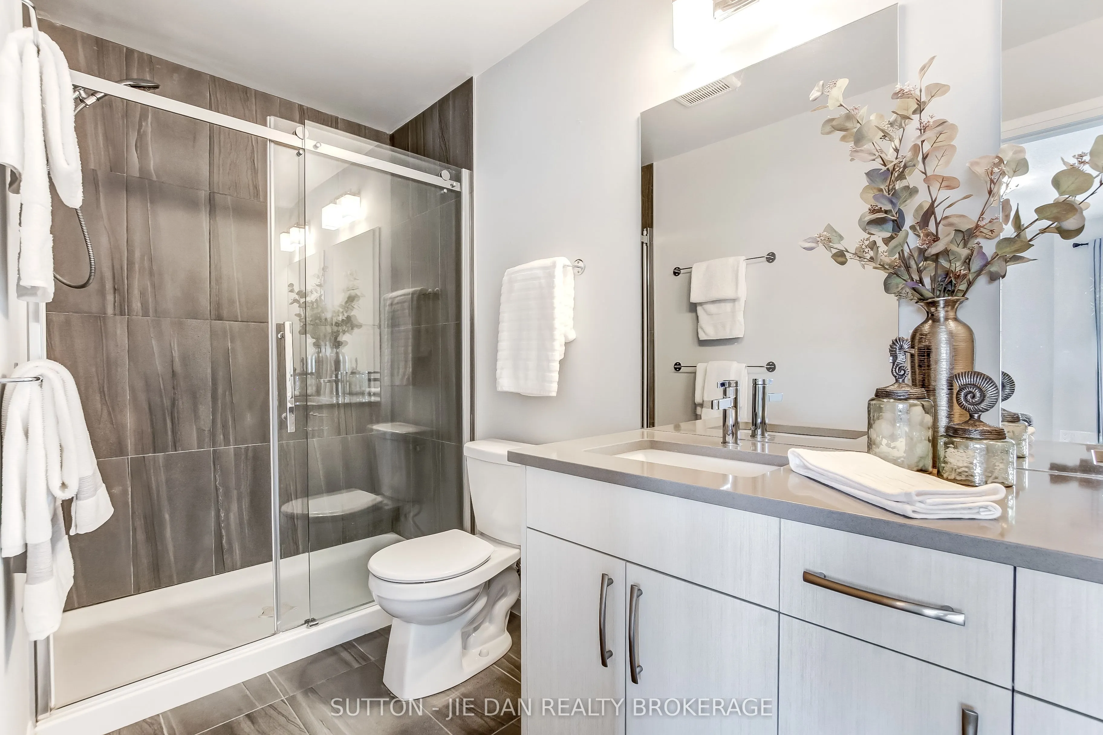 819 KLEINBURG Drive #2