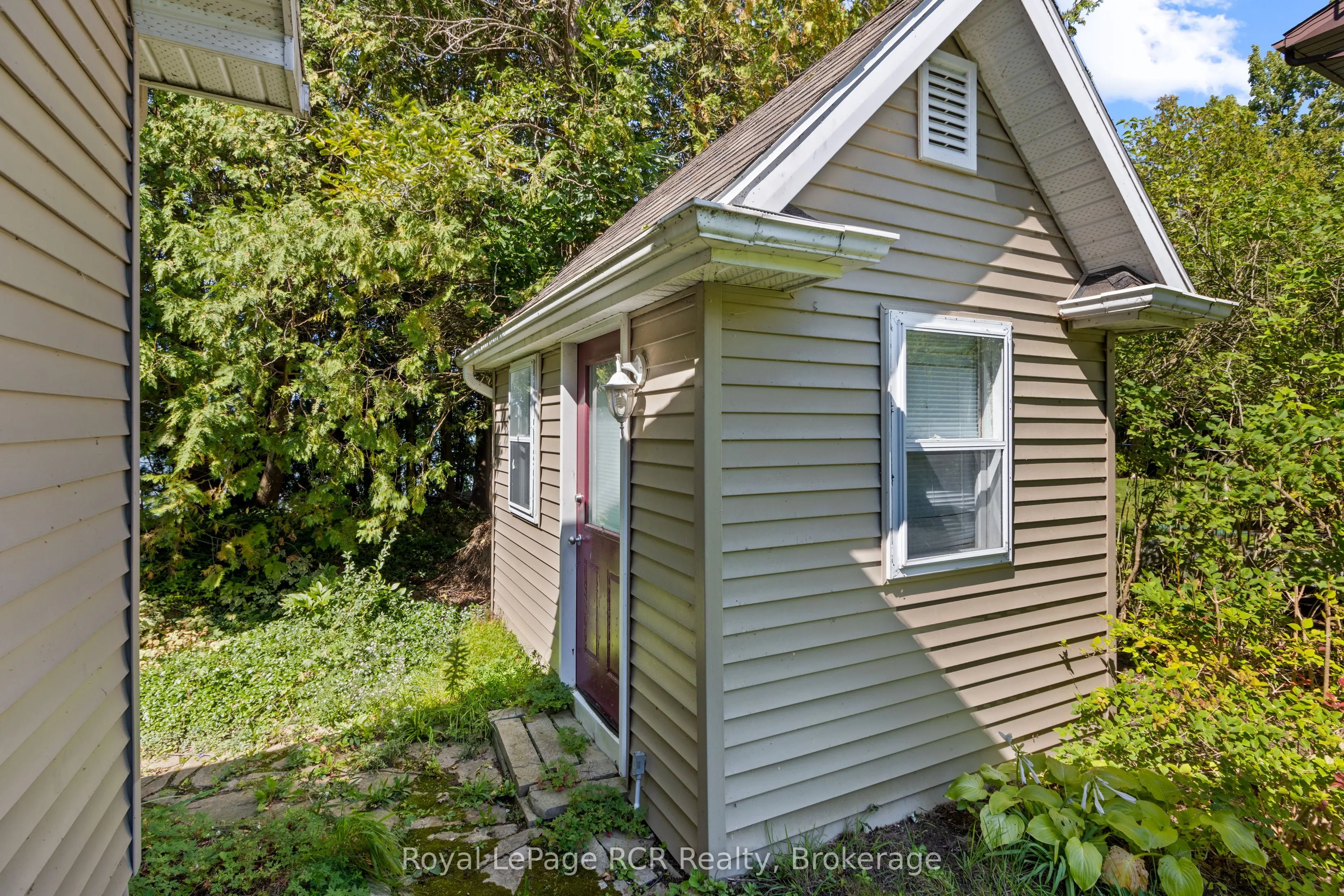 50 Hansen Drive S