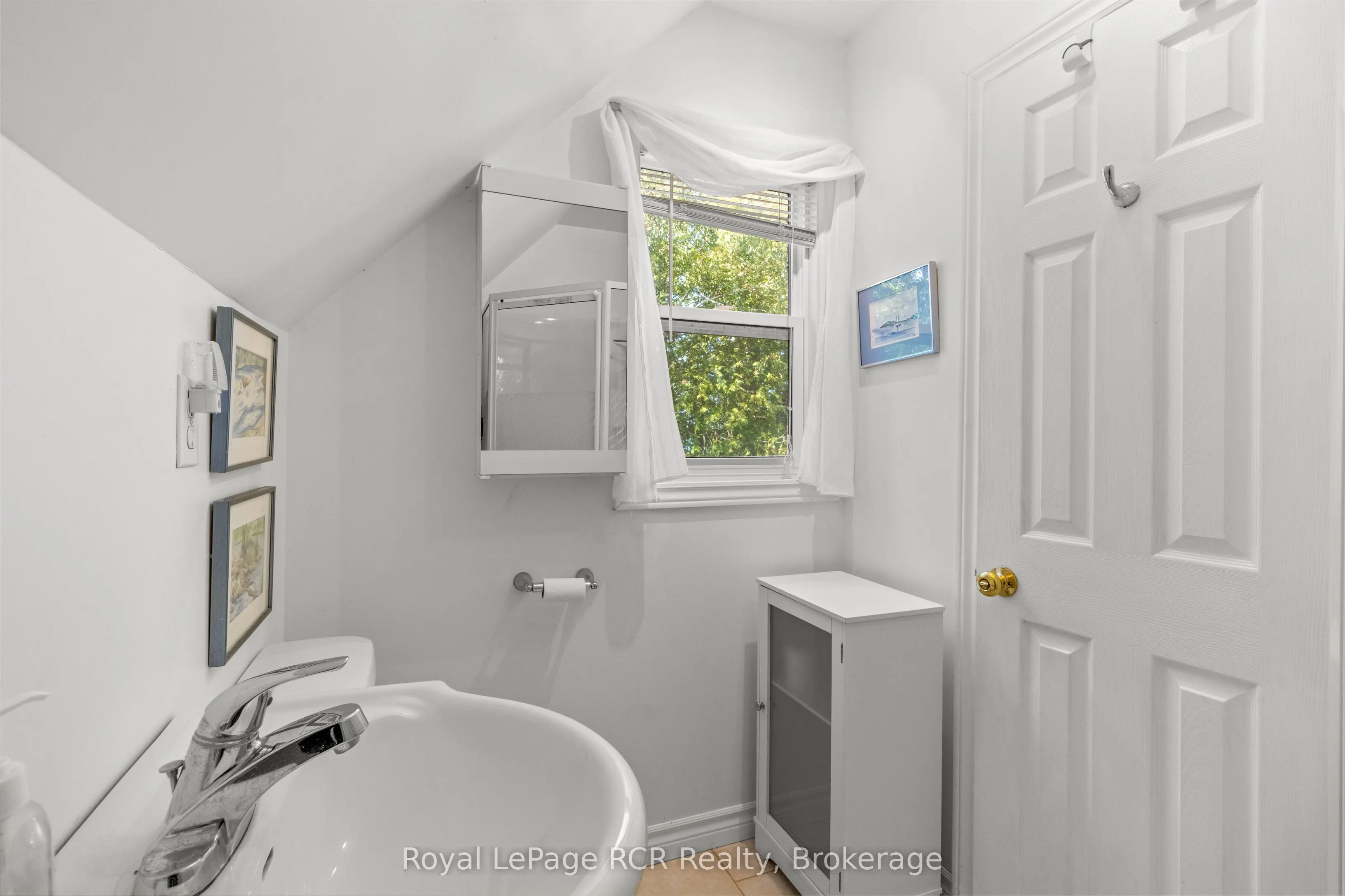 50 Hansen Drive S