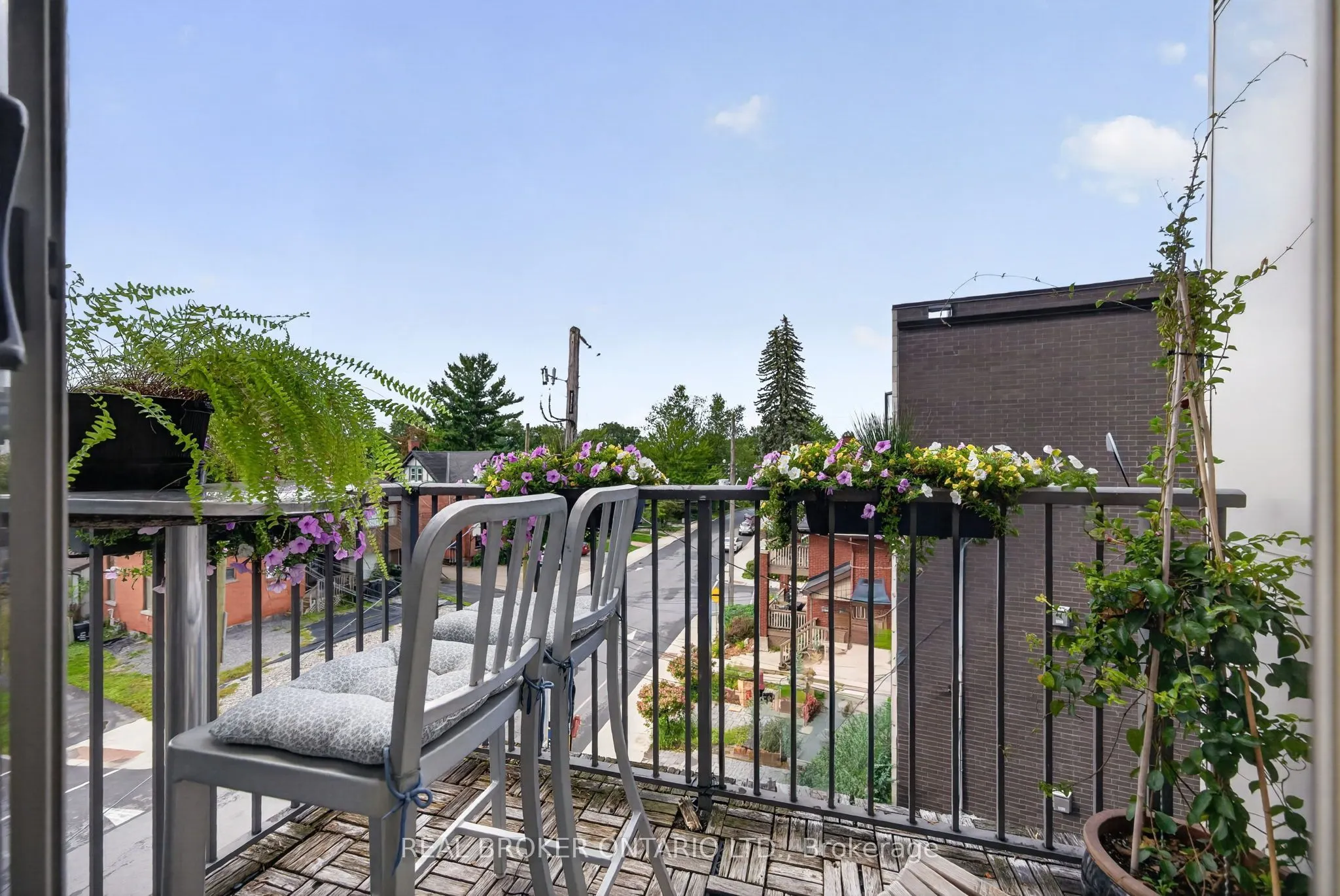 1014 Bank Street #305