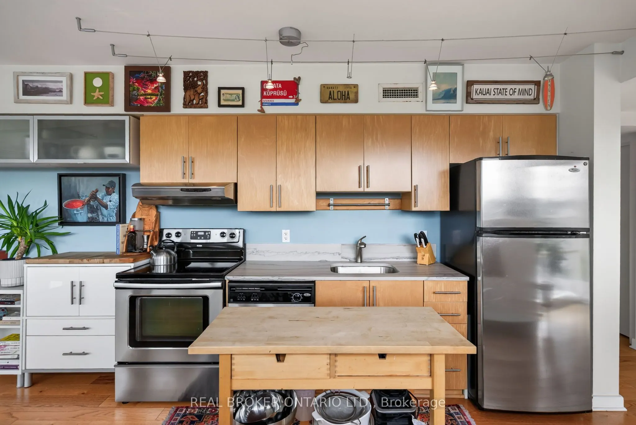 1014 Bank Street #305