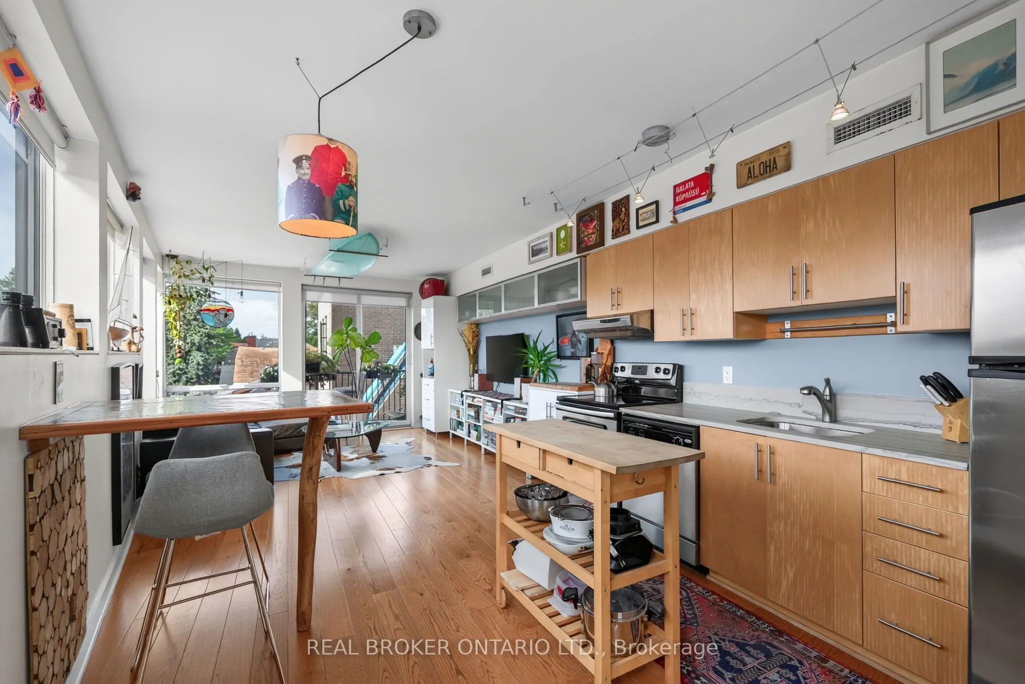 1014 Bank Street #305