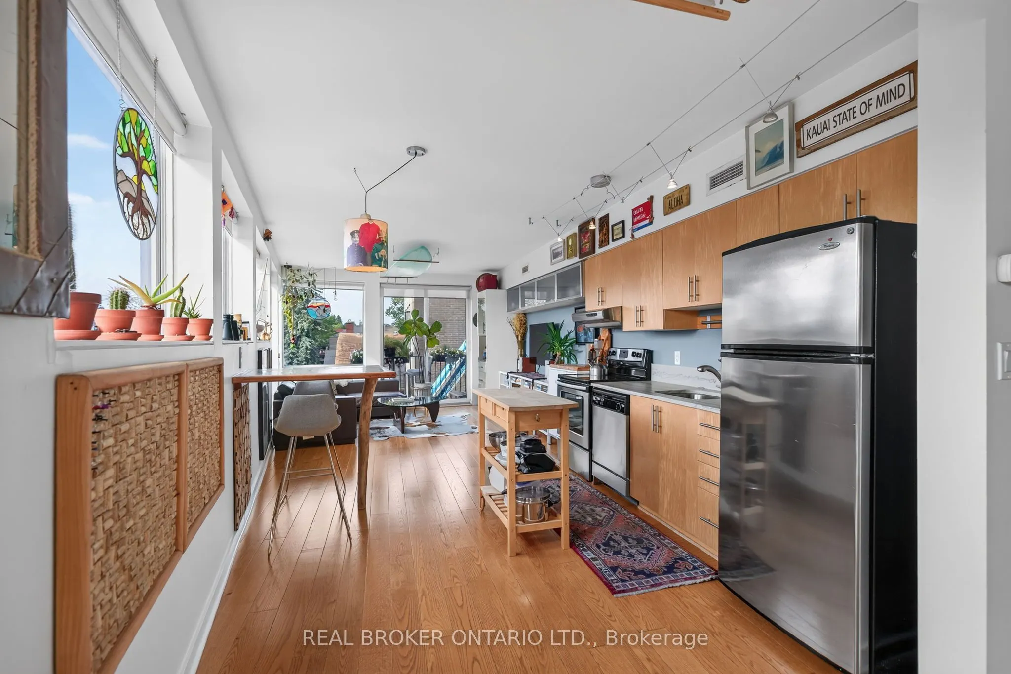 1014 Bank Street #305