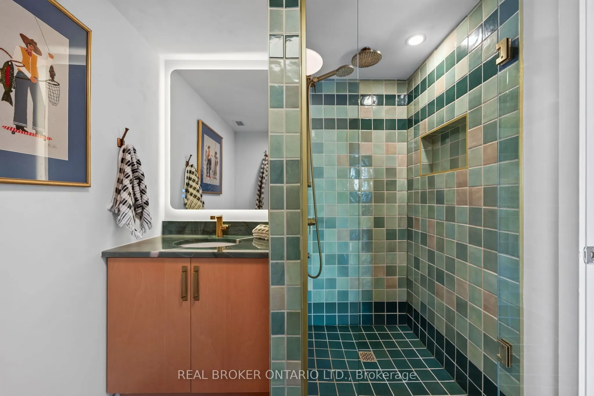 1014 Bank Street #305