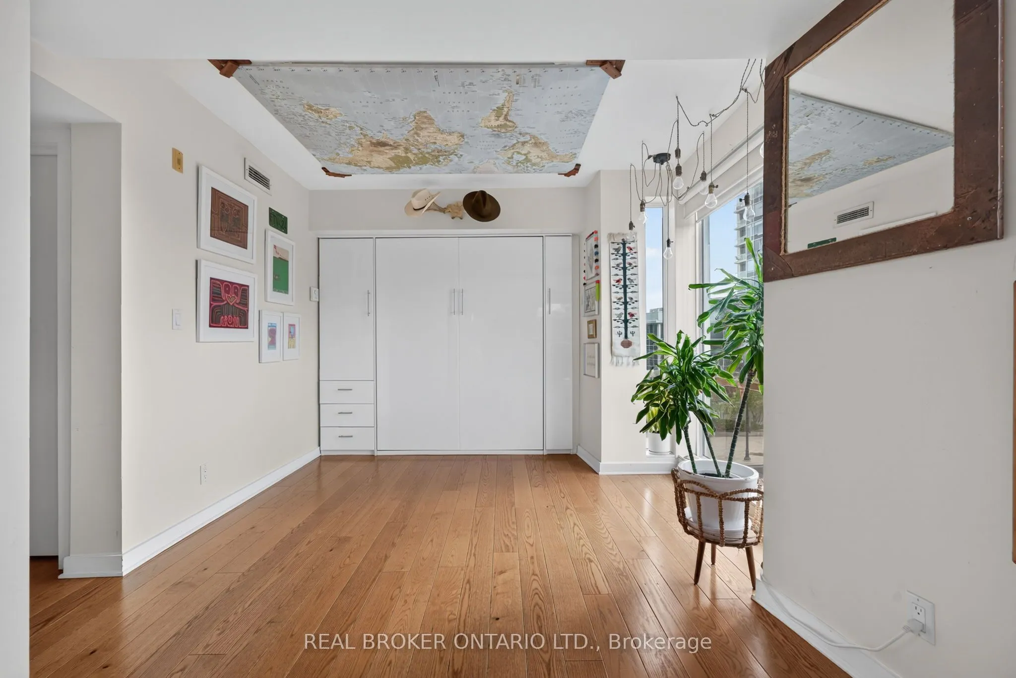 1014 Bank Street #305