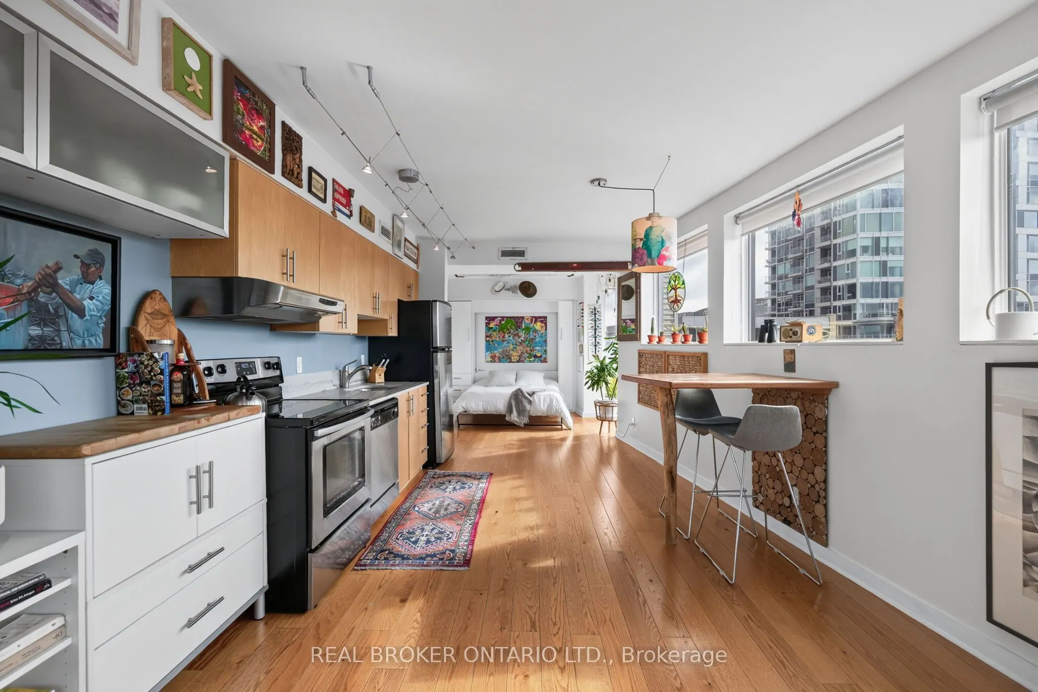 1014 Bank Street #305