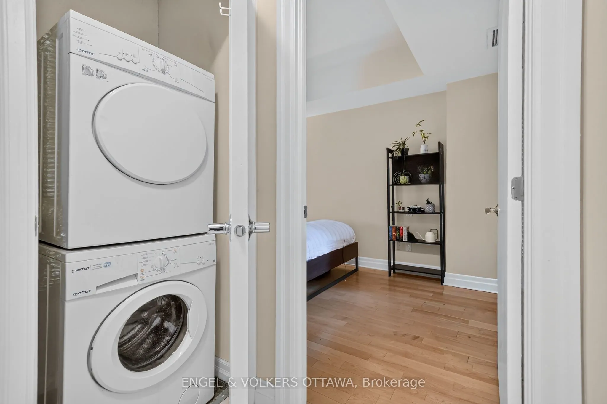 245 Kent Street #706
