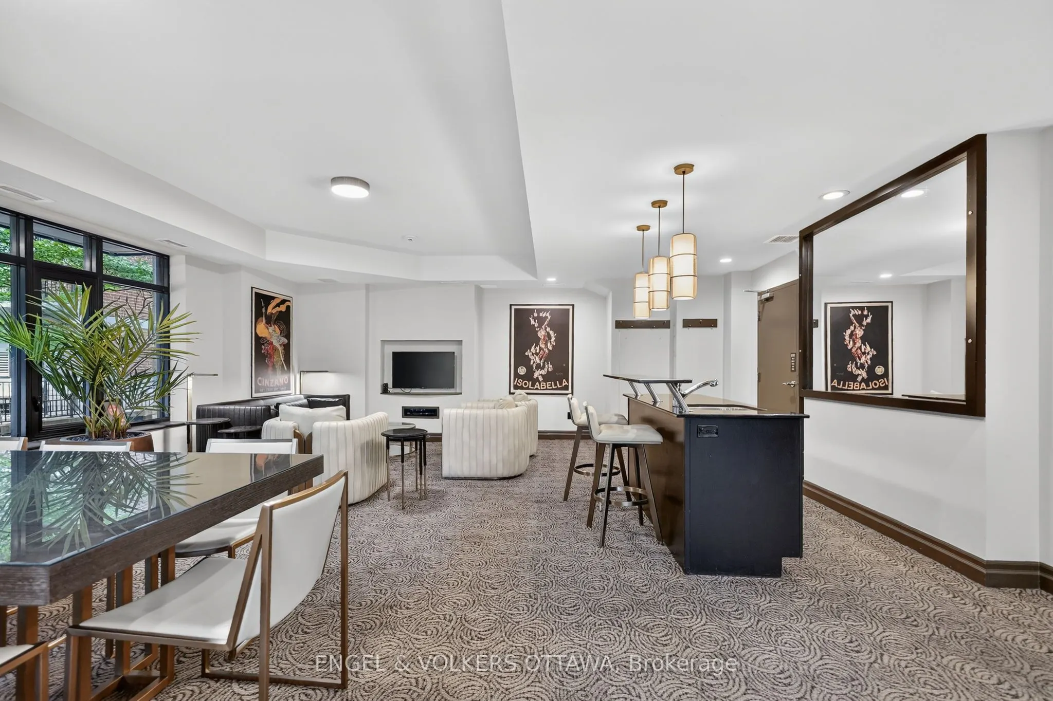 245 Kent Street #706