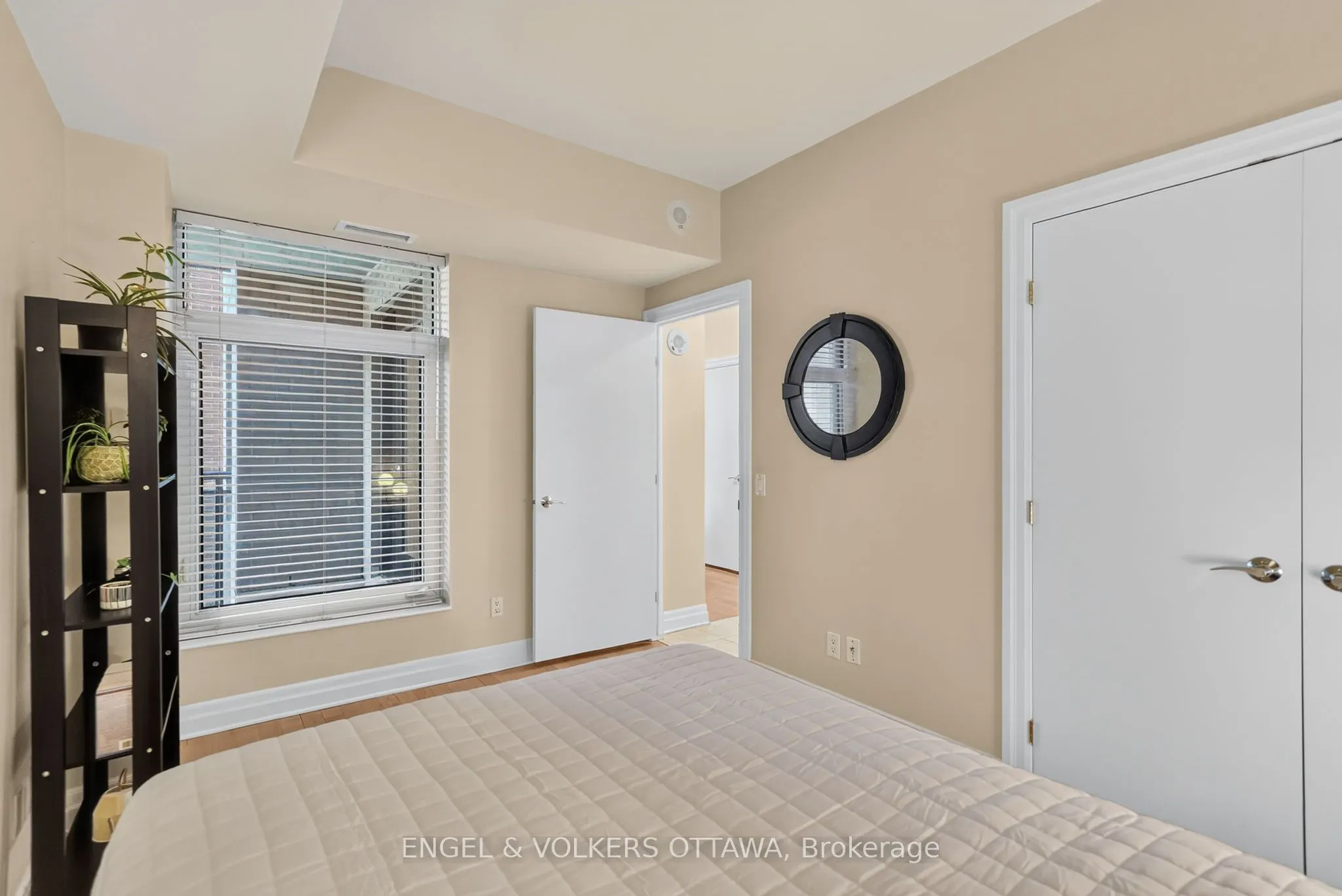 245 Kent Street #706